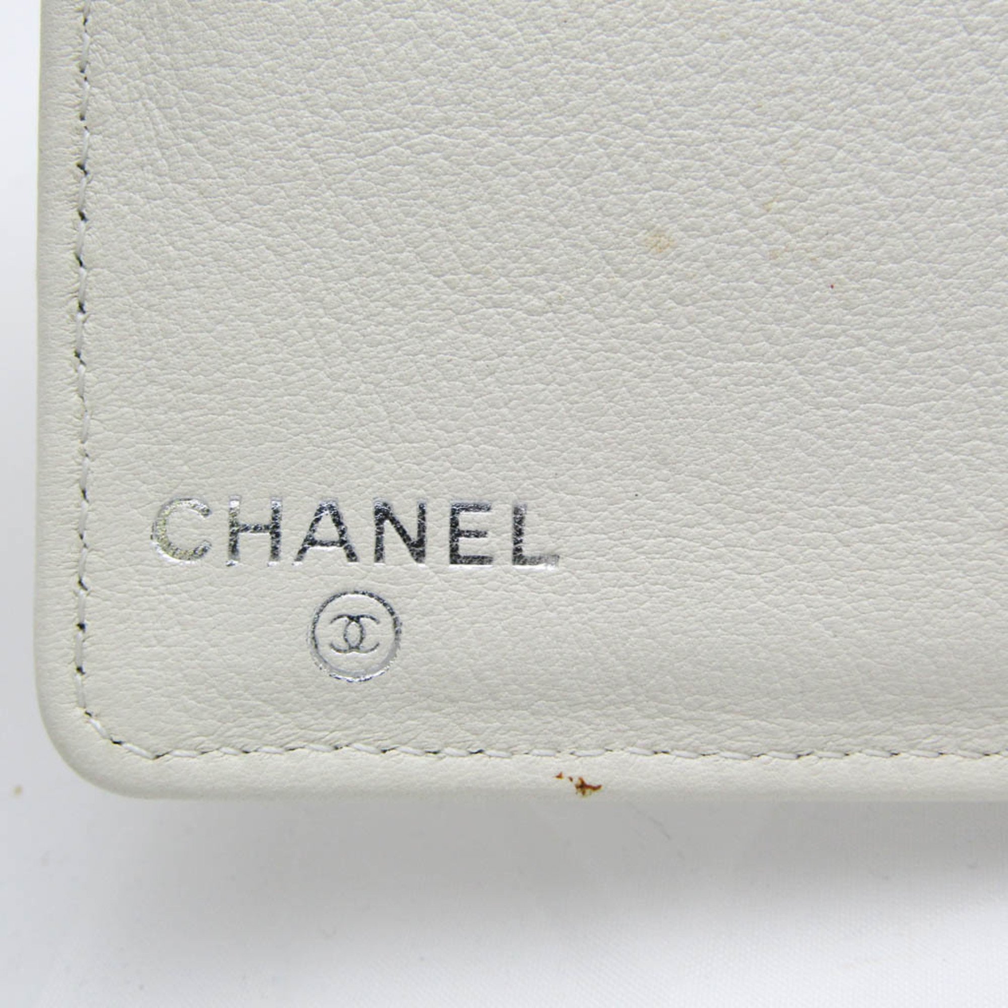 シャネル(Chanel) Vステッチ ココマーク レディース レザー 長財布（三つ折り） オフホワイト