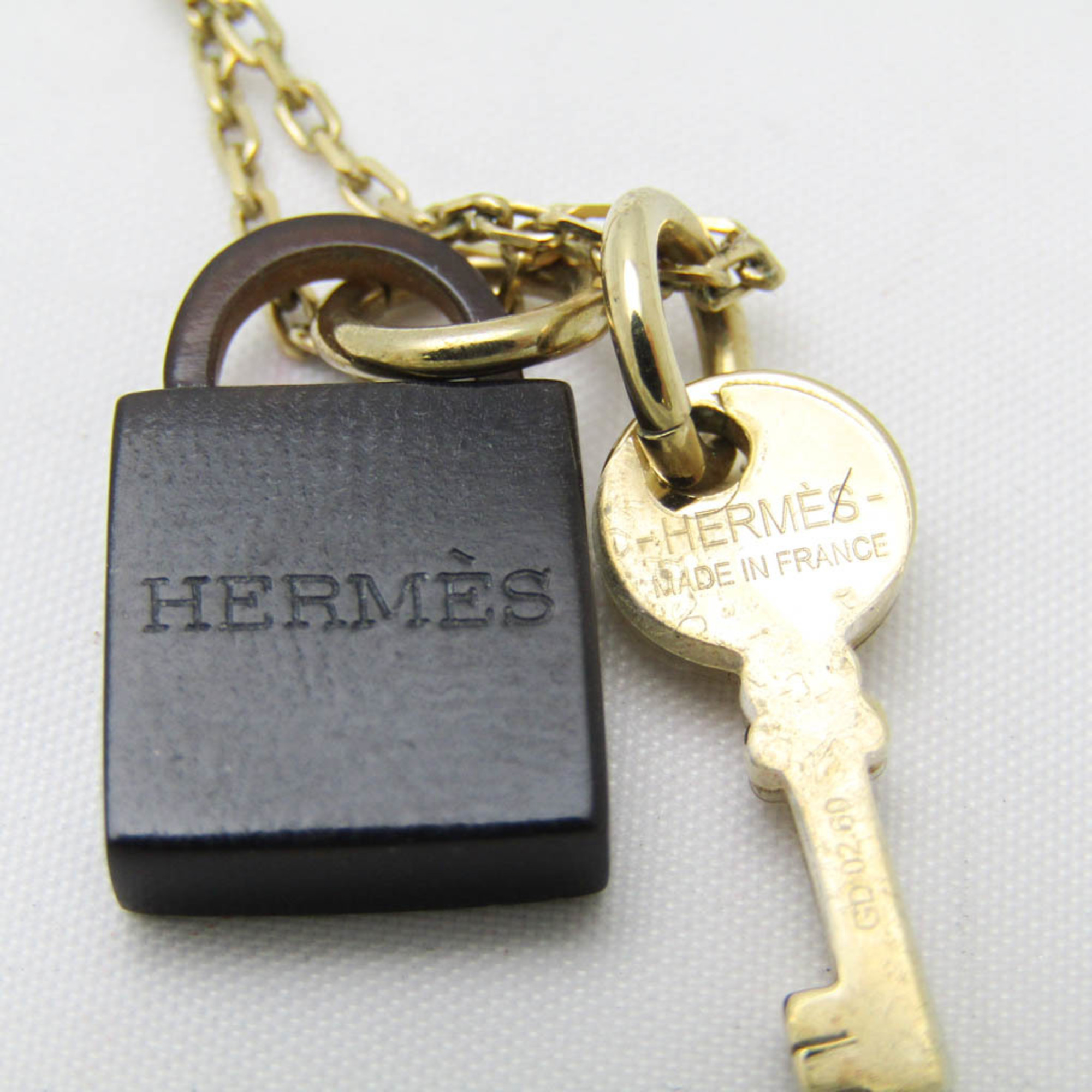 エルメス(Hermes) バッファローホーン,メタル レディース ペンダントネックレス (ダークブラウン,ゴールド) カデナ&鍵型 アミュレット パドロック
