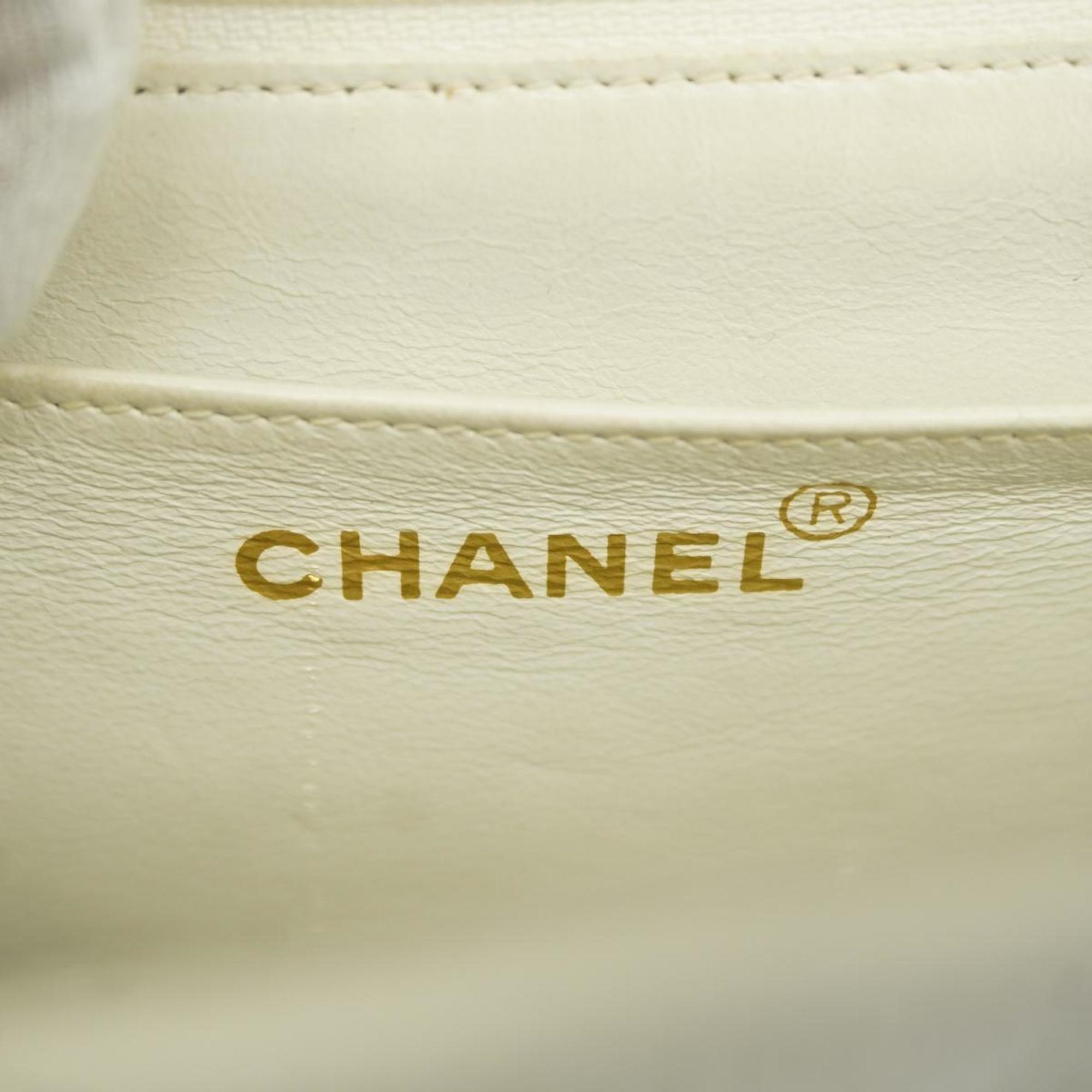 シャネル(Chanel) シャネル ショルダーバッグ マトラッセ チェーンショルダー キャビアスキン ホワイト   レディース