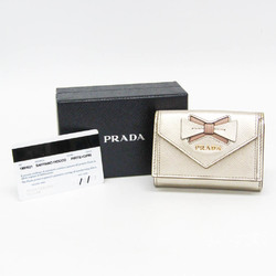 プラダ(Prada) サフィアーノ SAFFIANO FIOCCO 1MH021 レディース レザー 財布（三つ折り） シャンパンゴールド,ピンクベージュ