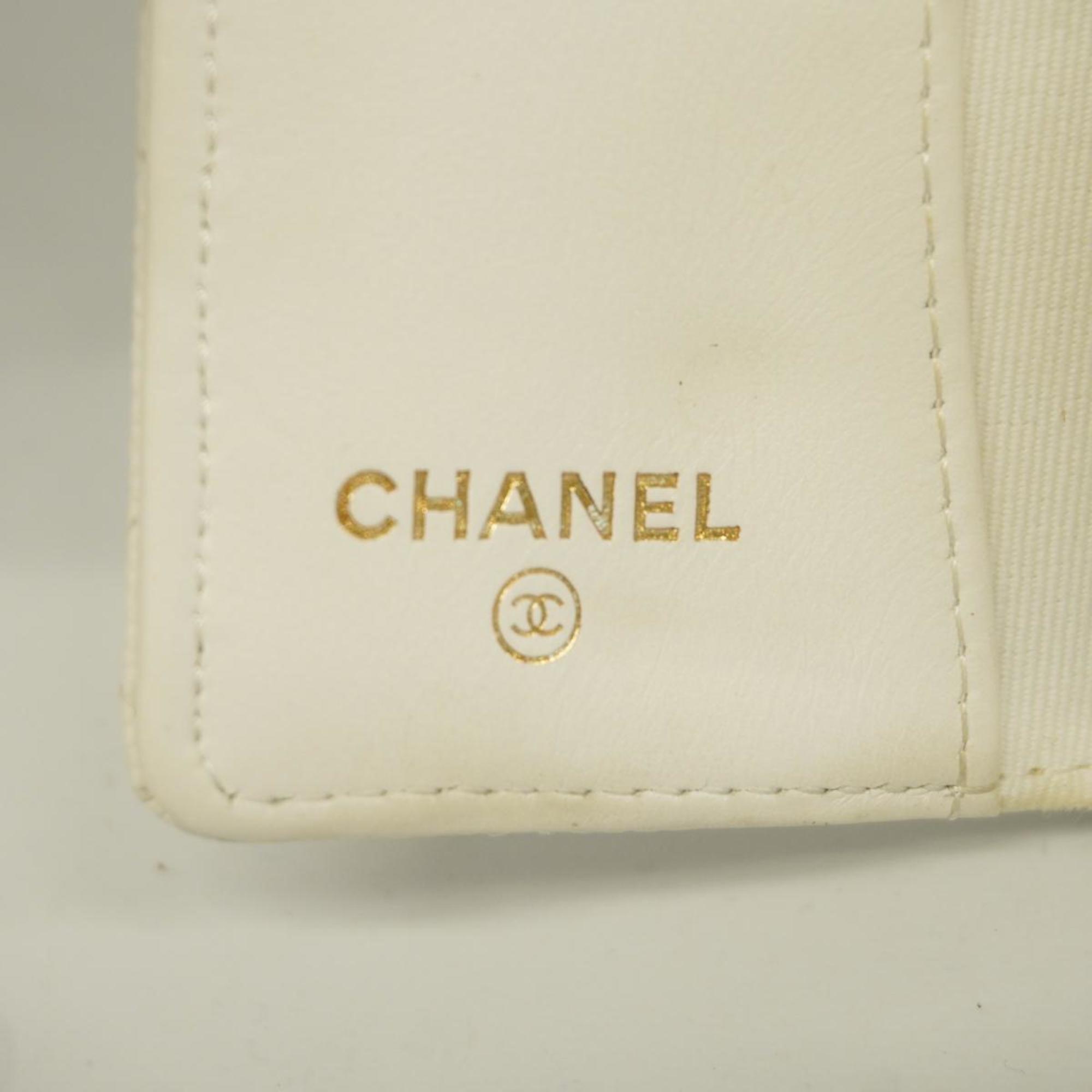 シャネル(Chanel) シャネル キーケース マトラッセ キャビアスキン ホワイト   レディース