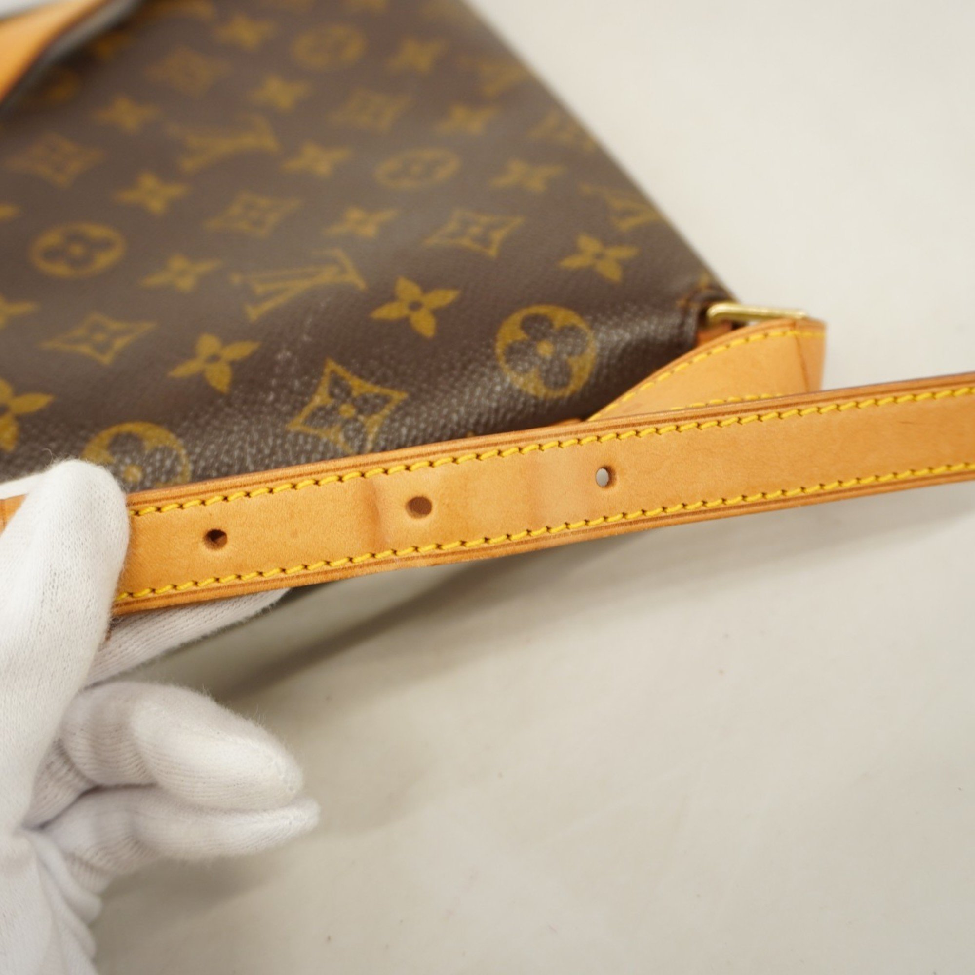 ルイ・ヴィトン(Louis Vuitton) ルイ・ヴィトン ショルダーバッグ モノグラム ミュゼットタンゴショートストラップ M51257 ブラウンレディース