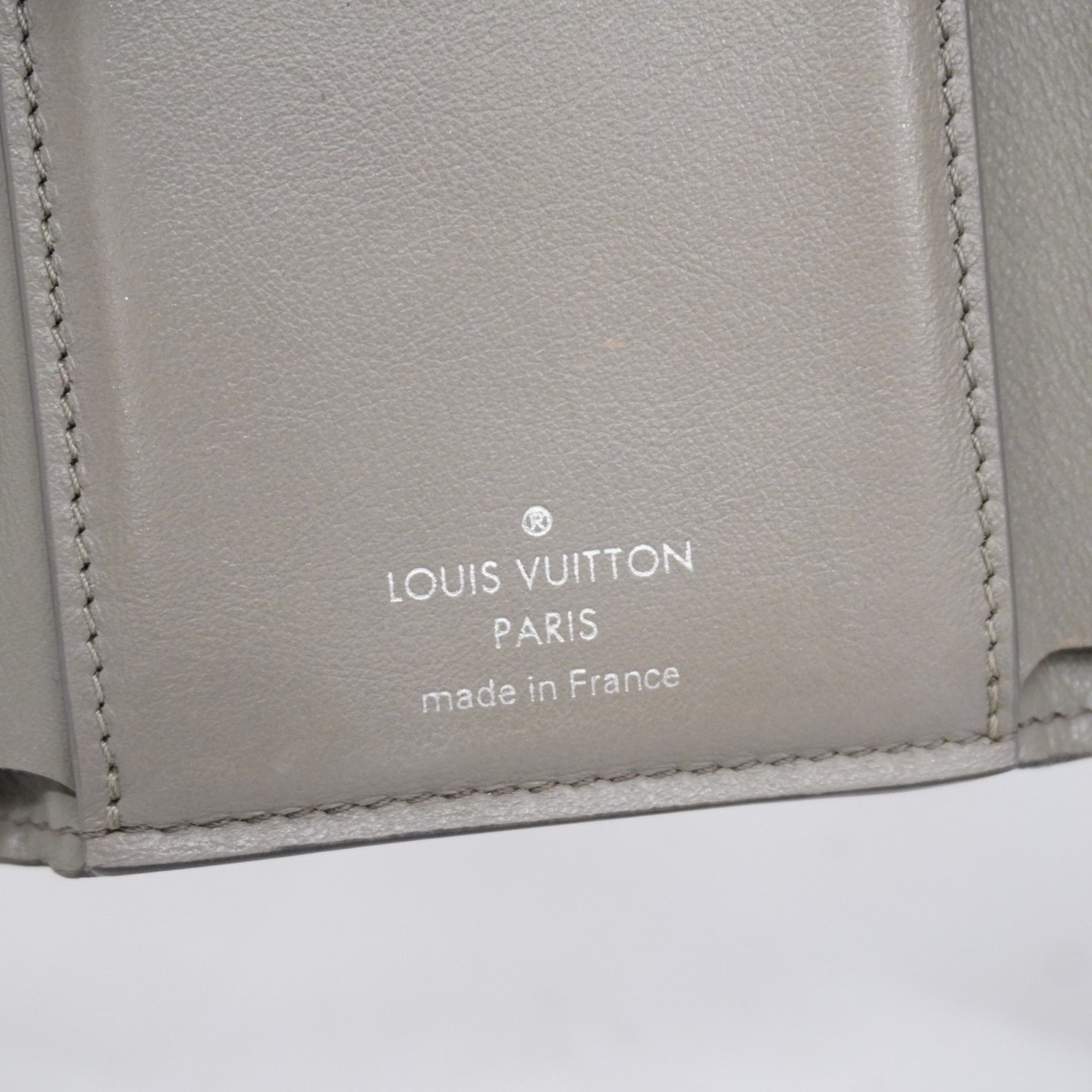 ルイ・ヴィトン(Louis Vuitton) ルイ・ヴィトン 三つ折り財布 トリヨン ポルトフォイユカプシーヌコンパクト M81671  シルバーレディース