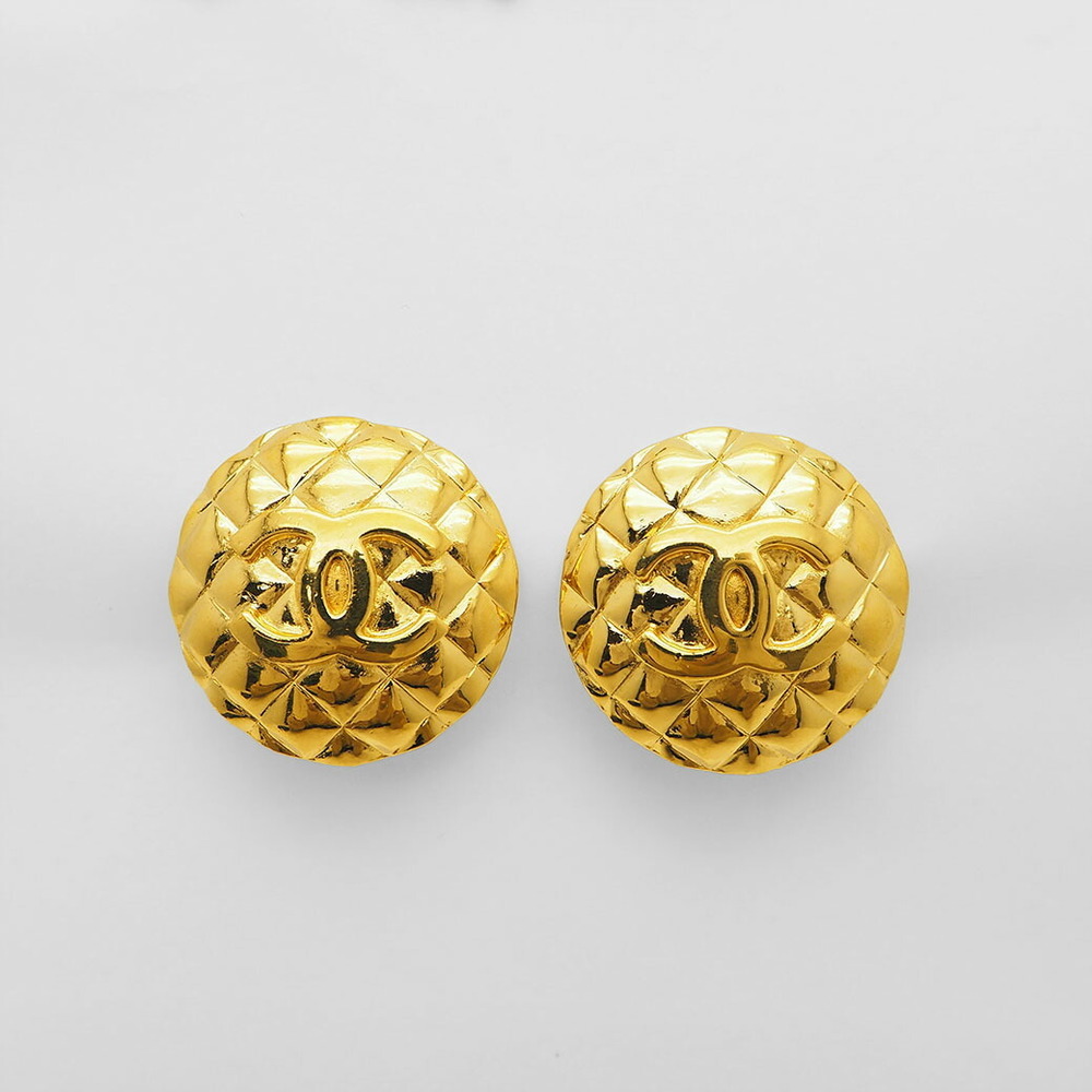 CHANEL 2 3 Vintage Round Matrasse Coco Large Earrings Gold Quilted