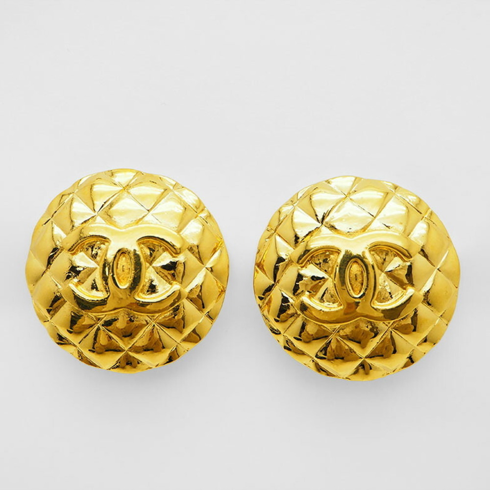 CHANEL 2 3 Vintage Round Matrasse Coco Large Earrings Gold Quilted