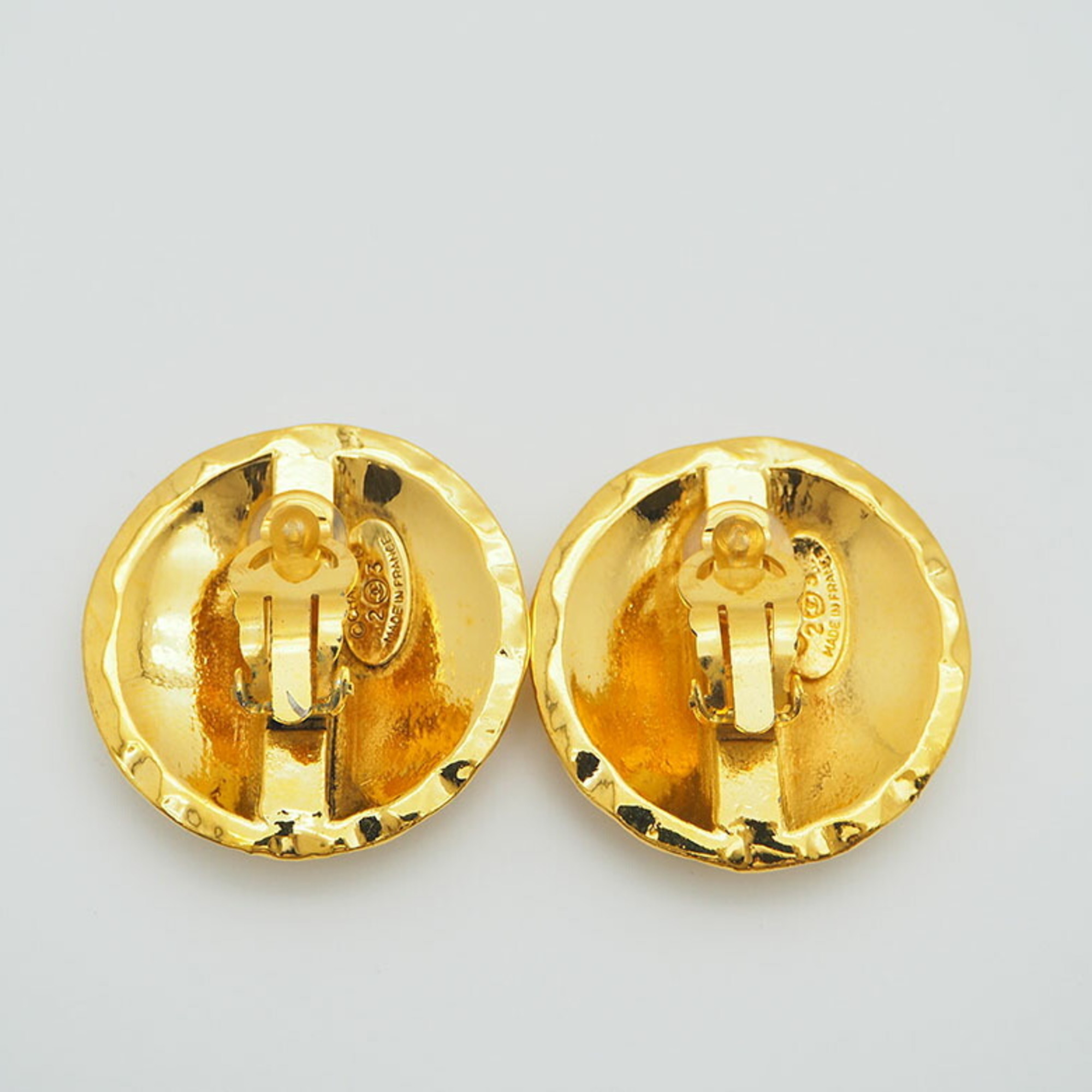 CHANEL 2 3 Vintage Round Matrasse Coco Large Earrings Gold Quilted