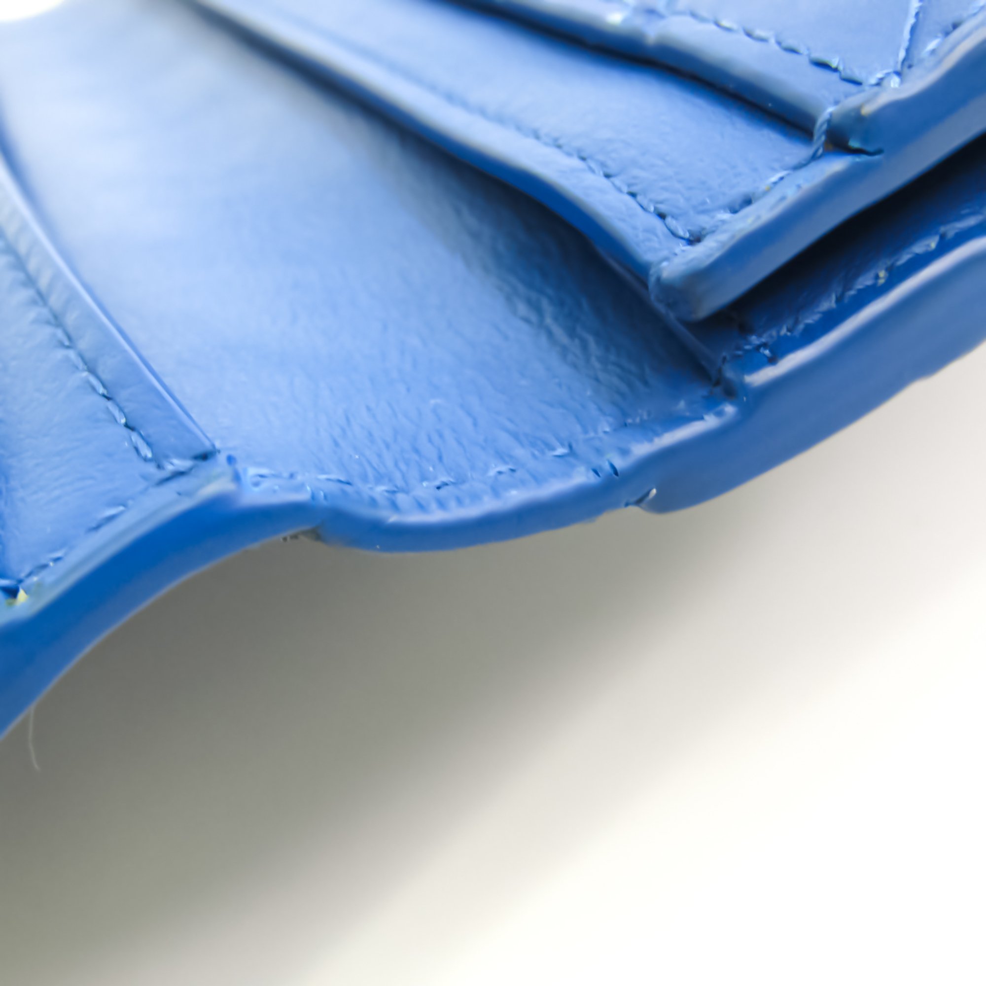 Bottega Veneta Intrecciato Unisex Leather Long Bill Wallet (bi-fold) Blue