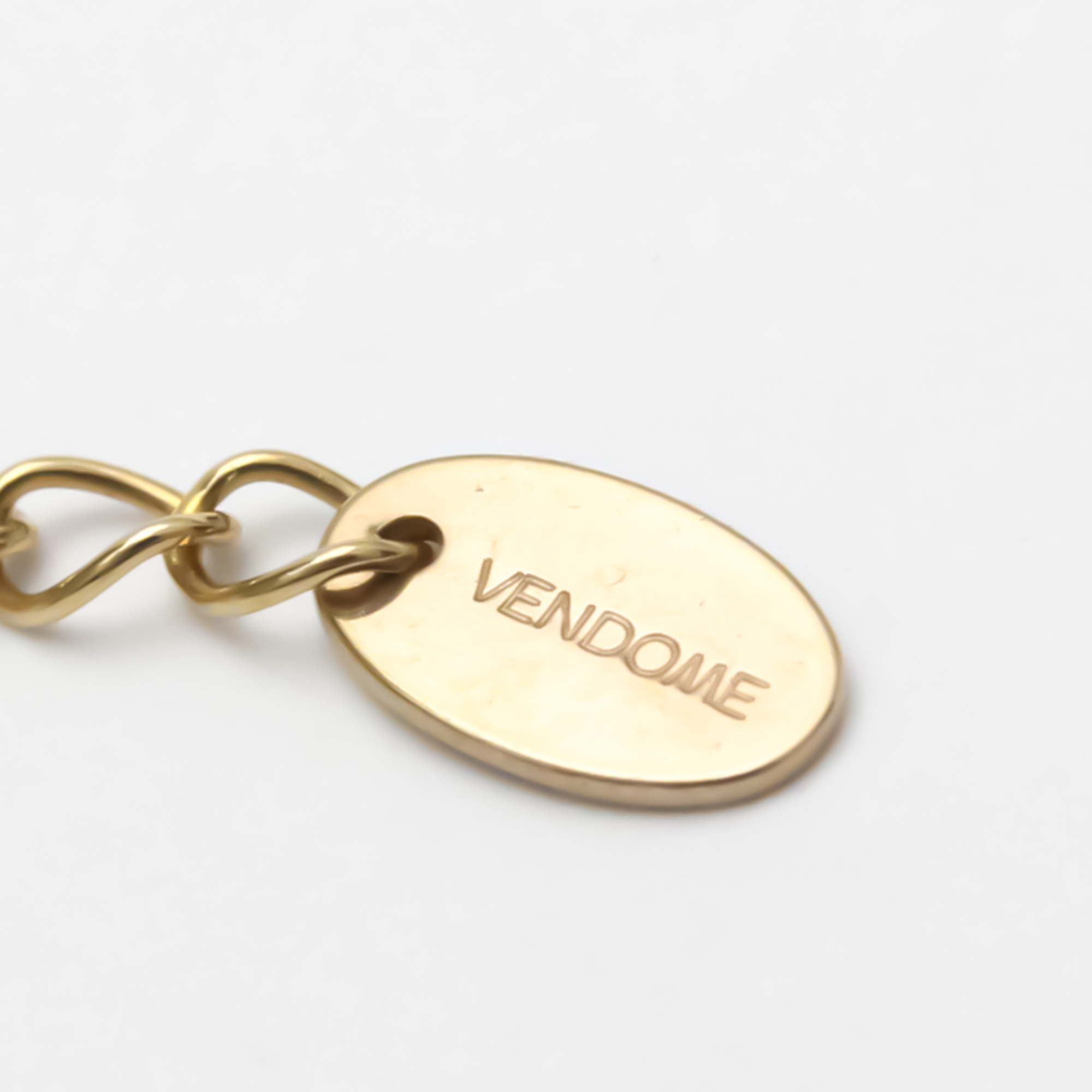 Vendome Aoyama Flower Necklace Yellow Gold (18K) Shell Men,Women Fashion Pendant Necklace (Gold)