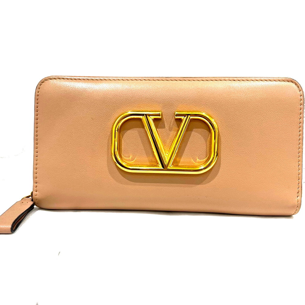 Valentino Garavani Vlogo Signature Calfskin Pouch in Pink