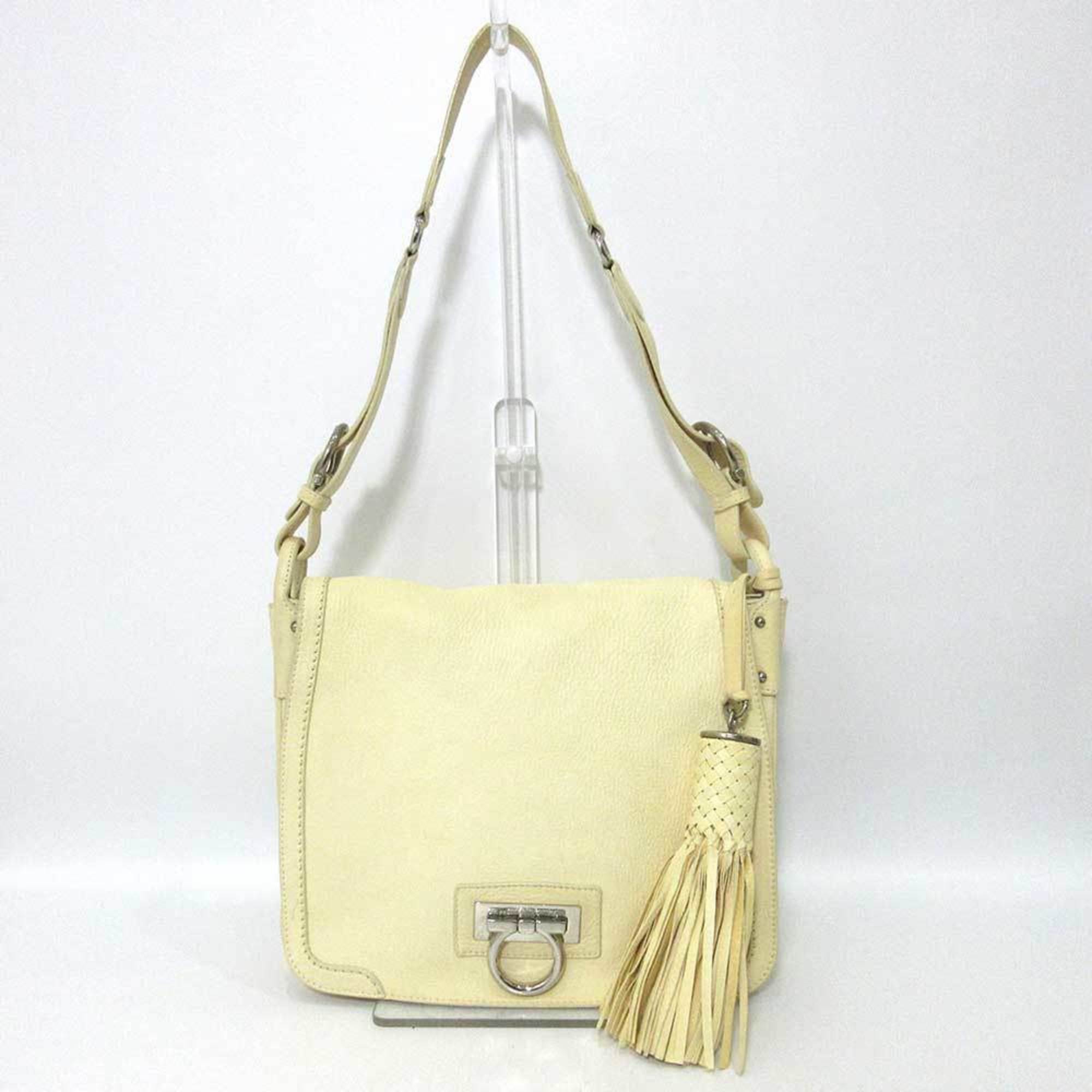 Salvatore Ferragamo bag Gancini one-shoulder ivory white silver metal fittings semi-shoulder fringe tassel ladies leather