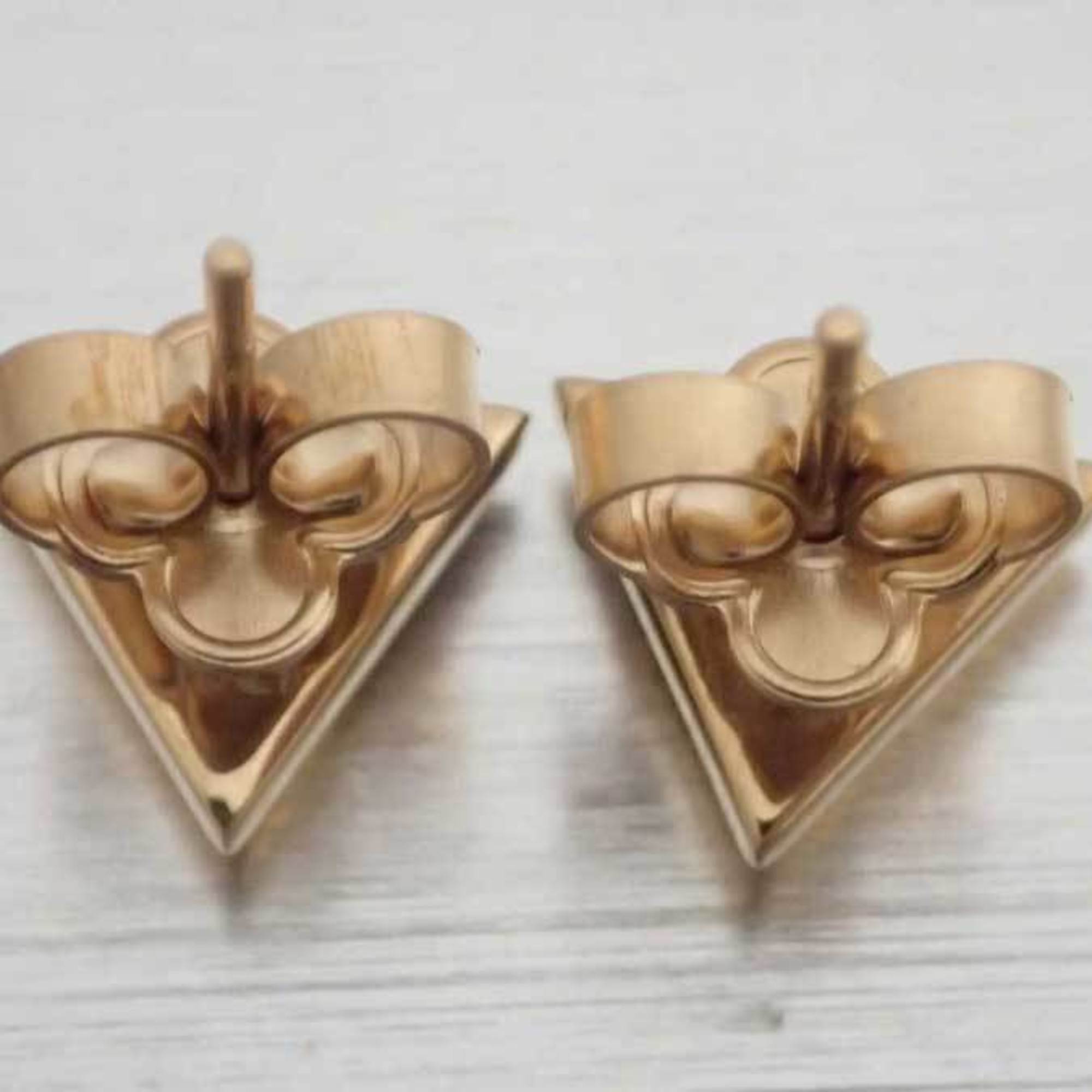 Louis Vuitton Earrings Essential V Gold Metal Material M68153