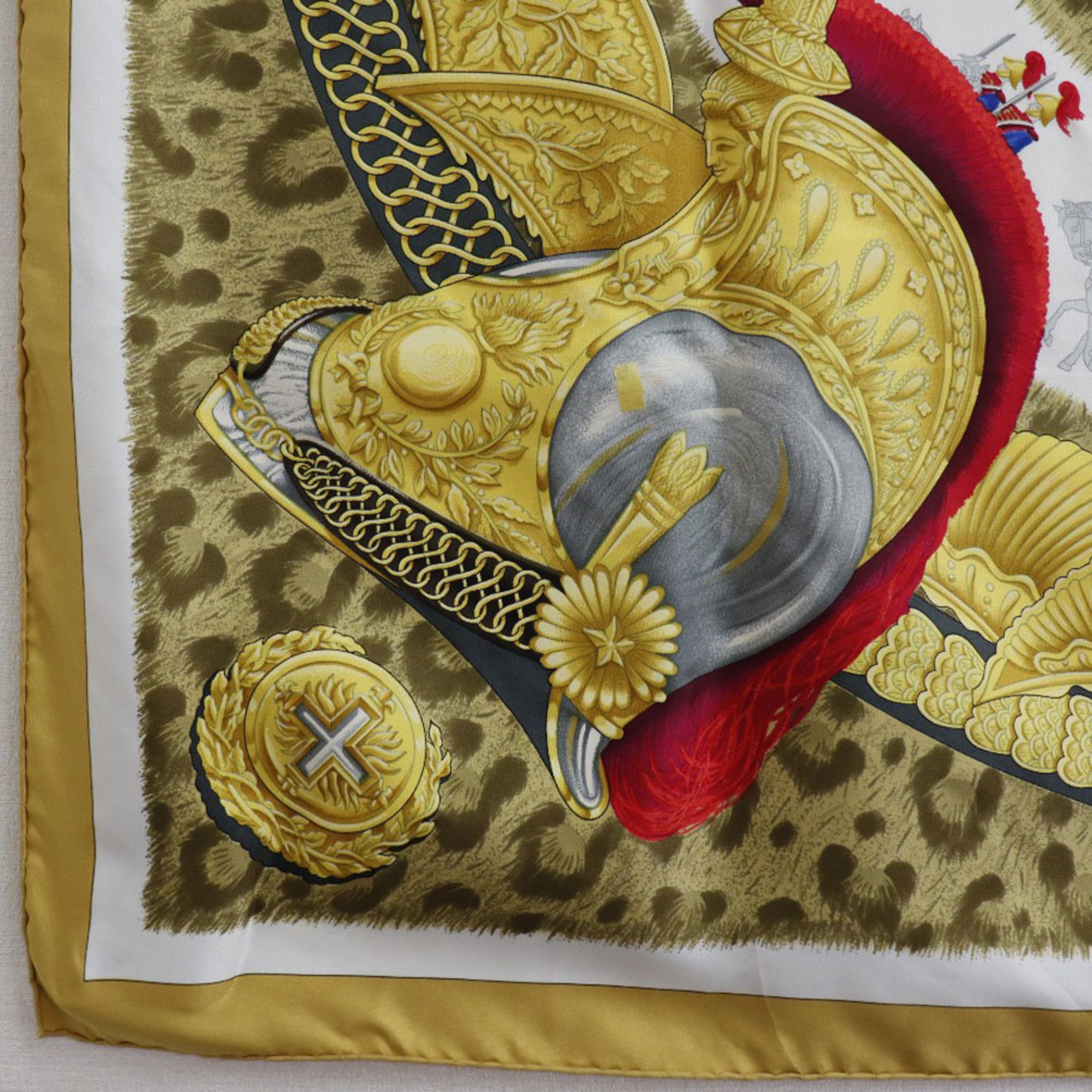 Hermes Carré 90 CASQUES et PLUMETS helmet and feather decoration silk yellow ladies scarf