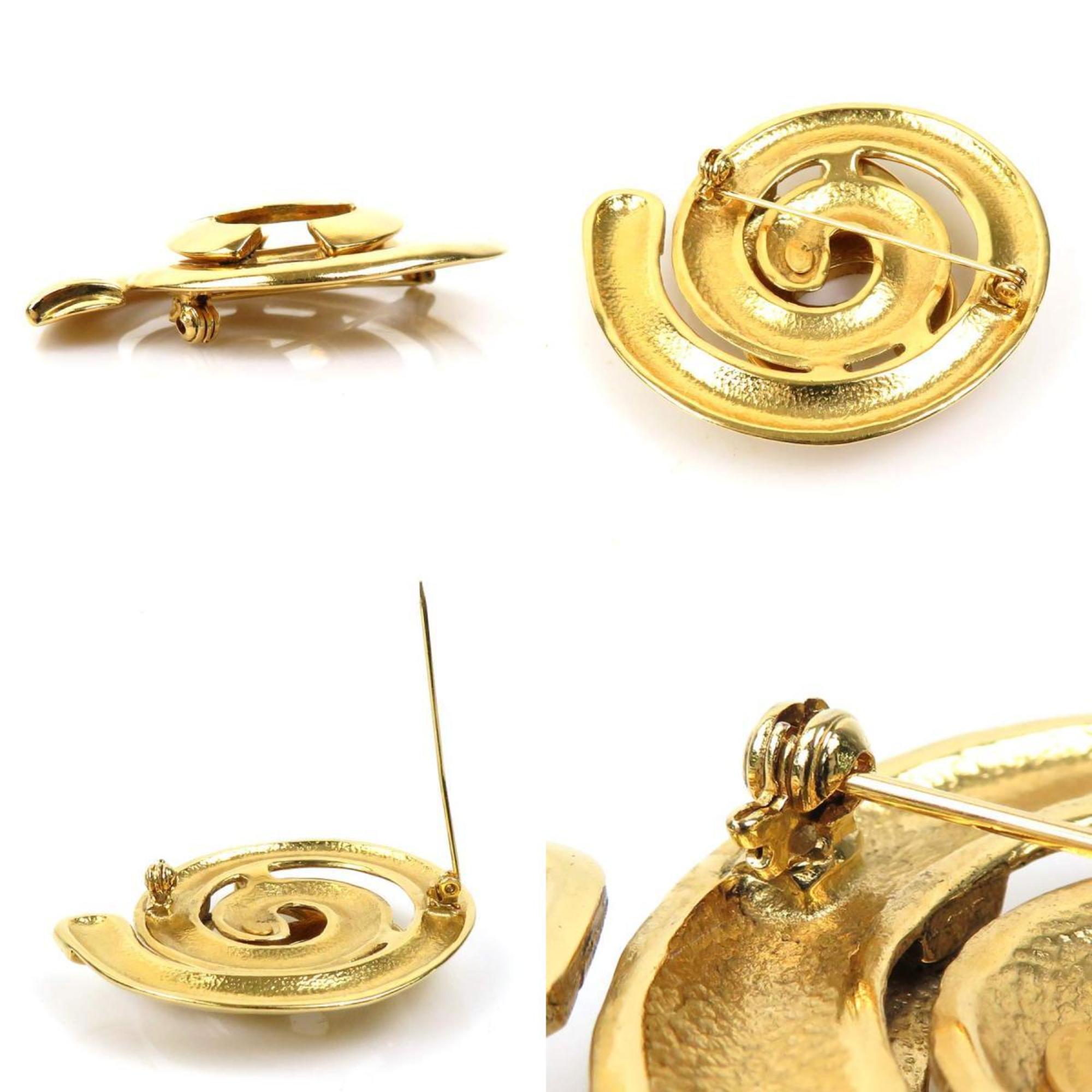 Chanel CHANEL brooch here mark metal gold unisex