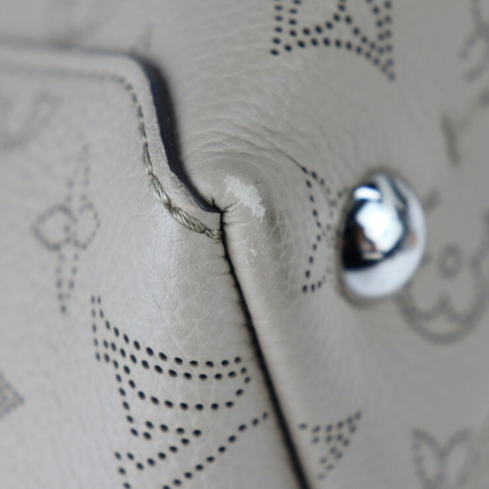 Close-up of the Louis Vuitton Hina Bag! 