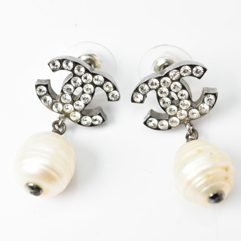 Chanel Earrings CHANEL CC Motif Coco Mark Swing Pearl Silver White