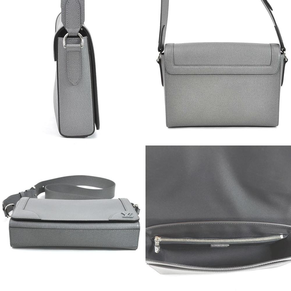 Shop Louis Vuitton TAIGA New Flap Messenger (M30807) by Lot*Lot