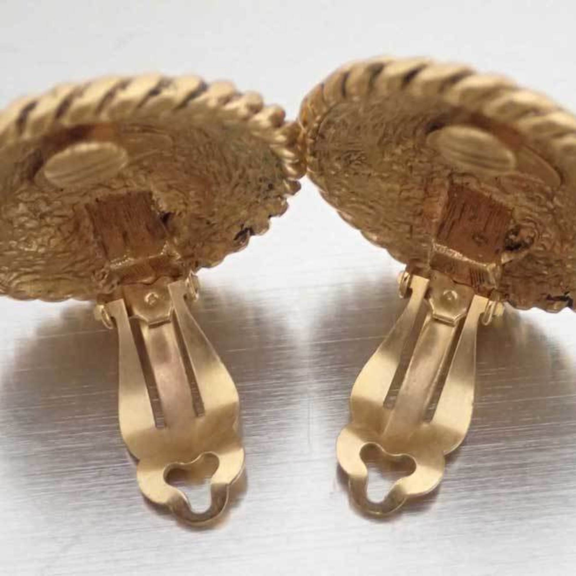 Chanel CHANEL earrings here mark metal gold ladies e54505a