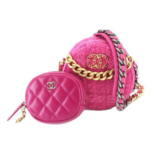 19 Round Clutch with Chain Quilted Leather