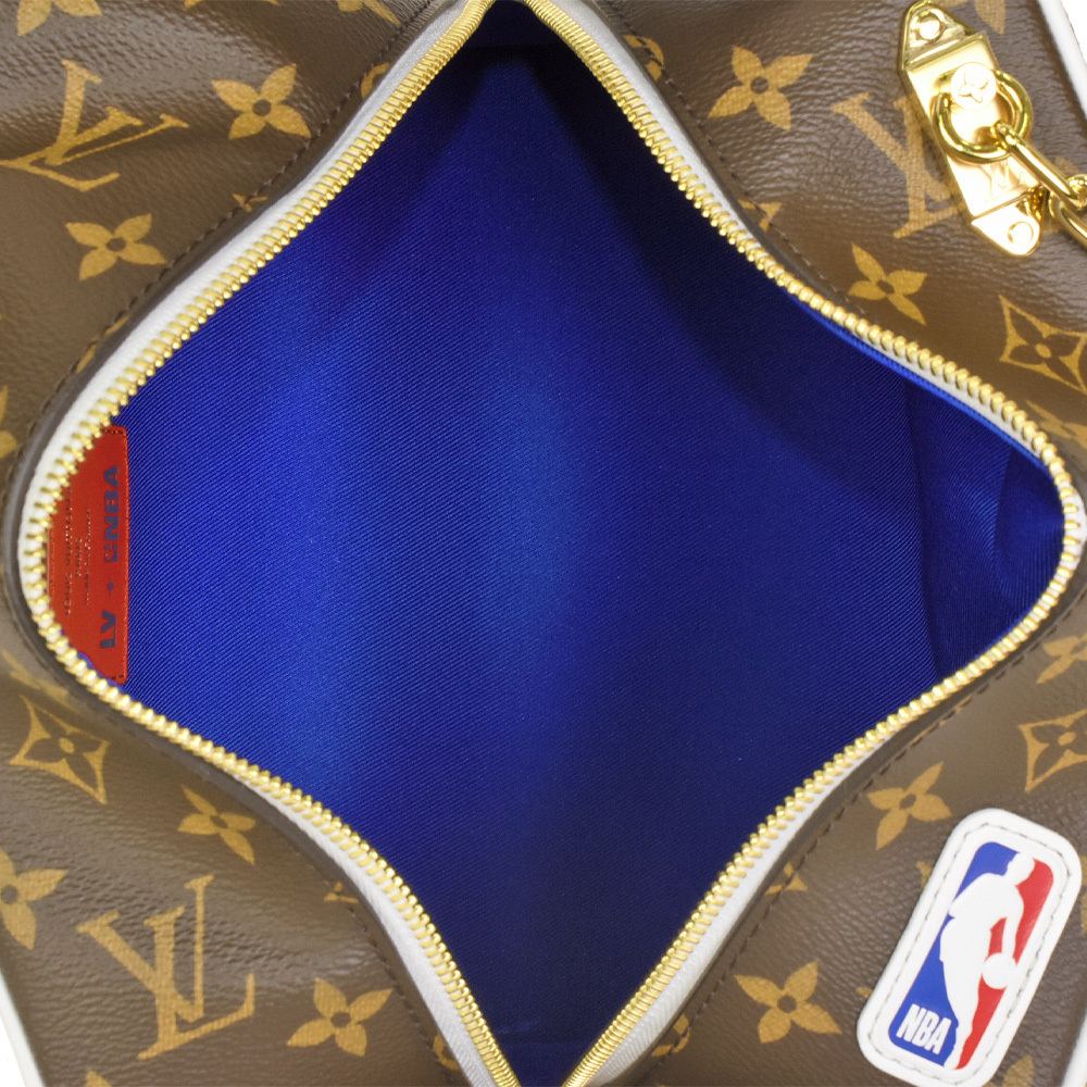 Louis Vuitton x NBA 2020 pre-owned Monogram Cloak Room Drop Kit Handbag -  Farfetch