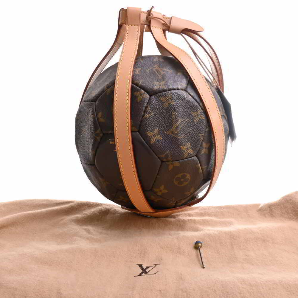 LOUIS VUITTON soccer ball M99054