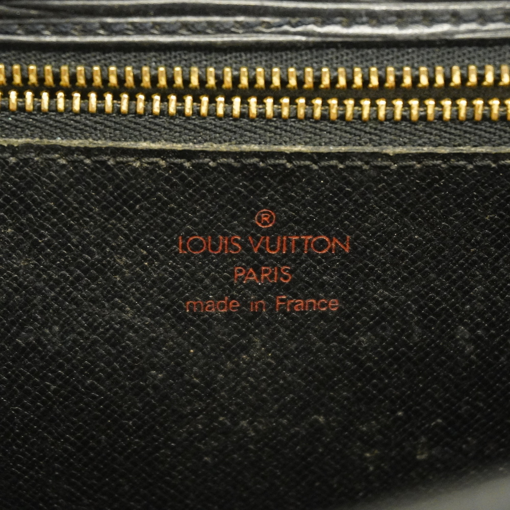 how do I open this dragonne clutch? : r/Louisvuitton