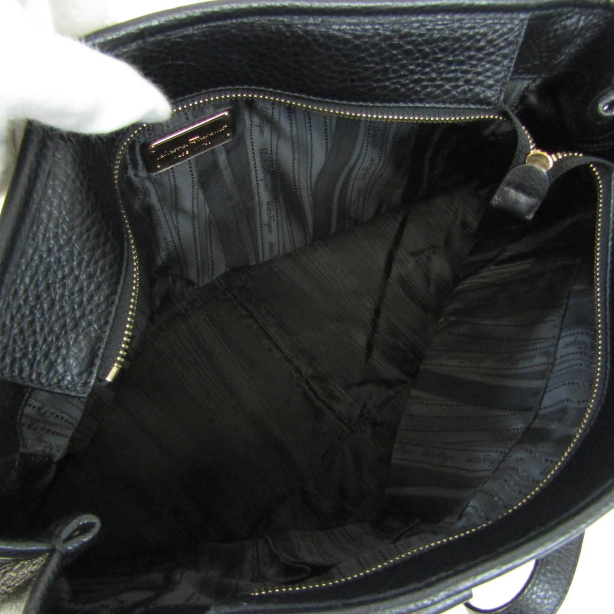 Salvatore Ferragamo Gancini AU-21/C951 Women's Leather Handbag Black