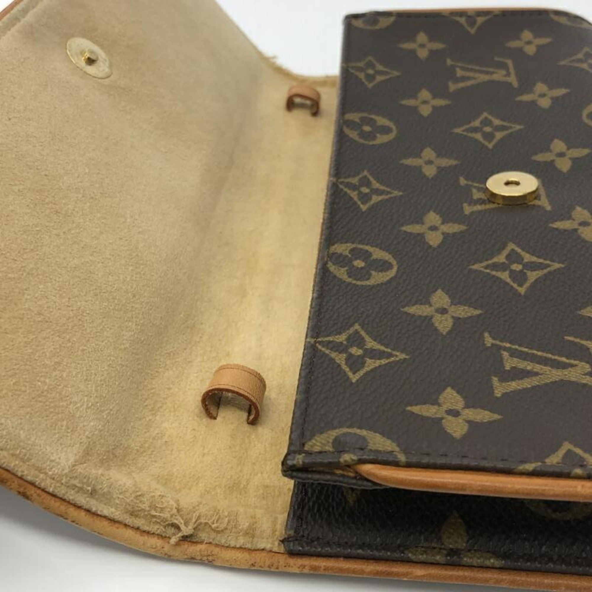 LOUIS VUITTON Pochette Twin GM Monogram M51852 Strap cracked Louis Vuitton