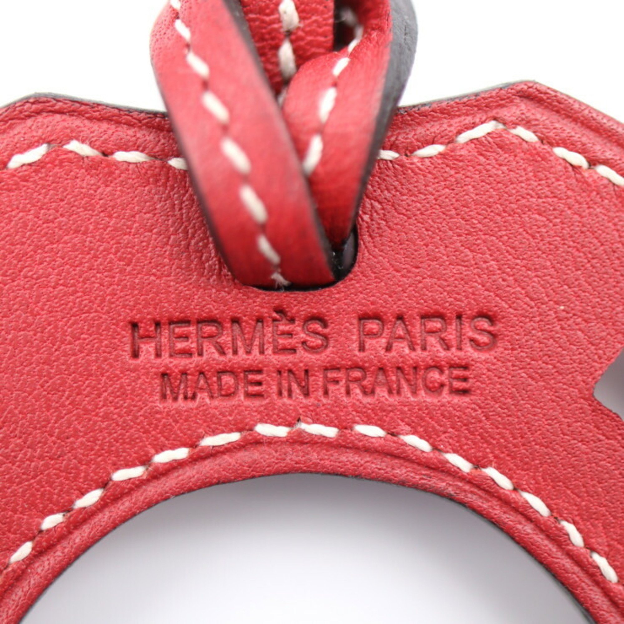 HERMES Paddock Faire a Cheval Other Accessories Vaux Swift Rouge Grena Bag Charm Horseshoe