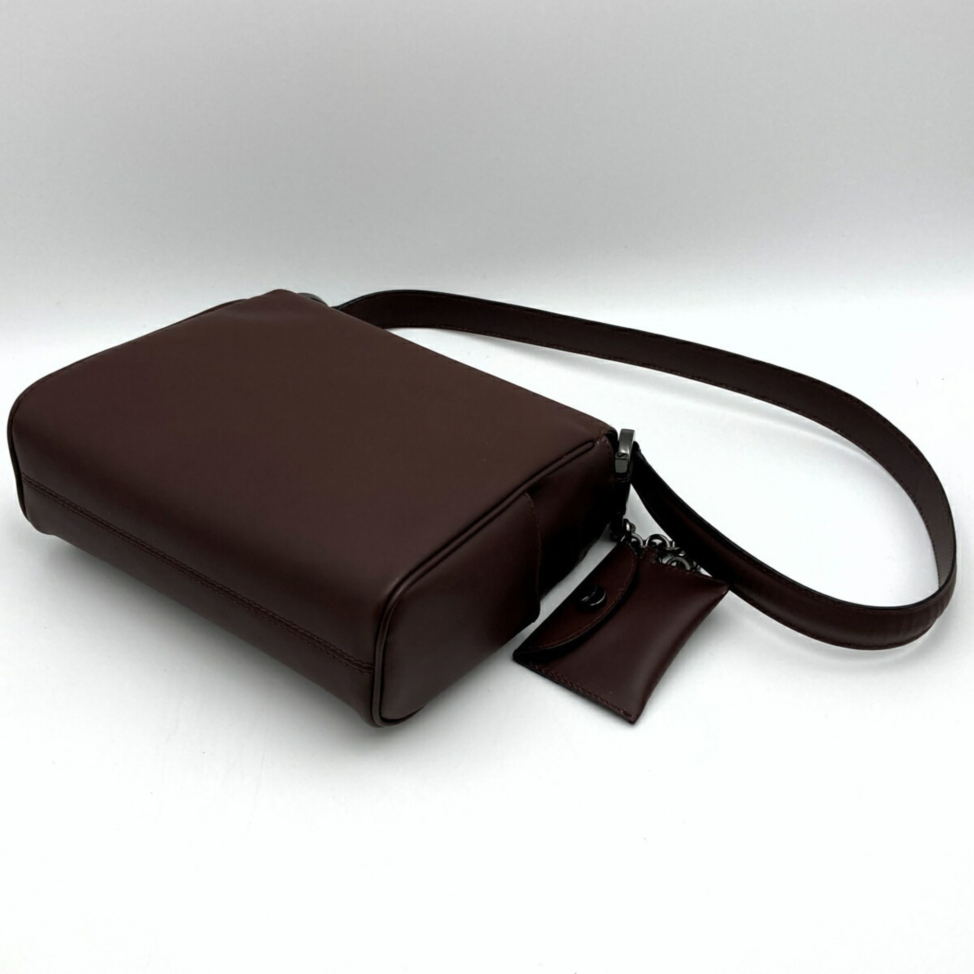 Salvatore Ferragamo Shoulder Bag with Mini Pouch Bordeaux Leather Women's Fashion