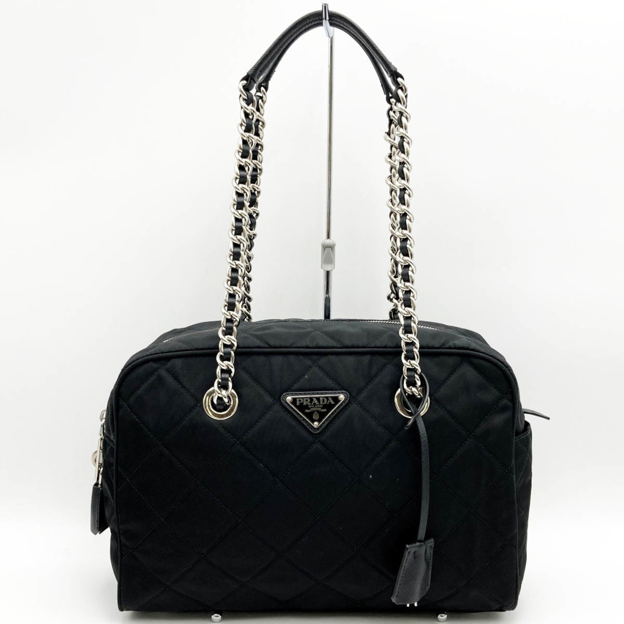 Prada logo clearance quilted shoulder bag