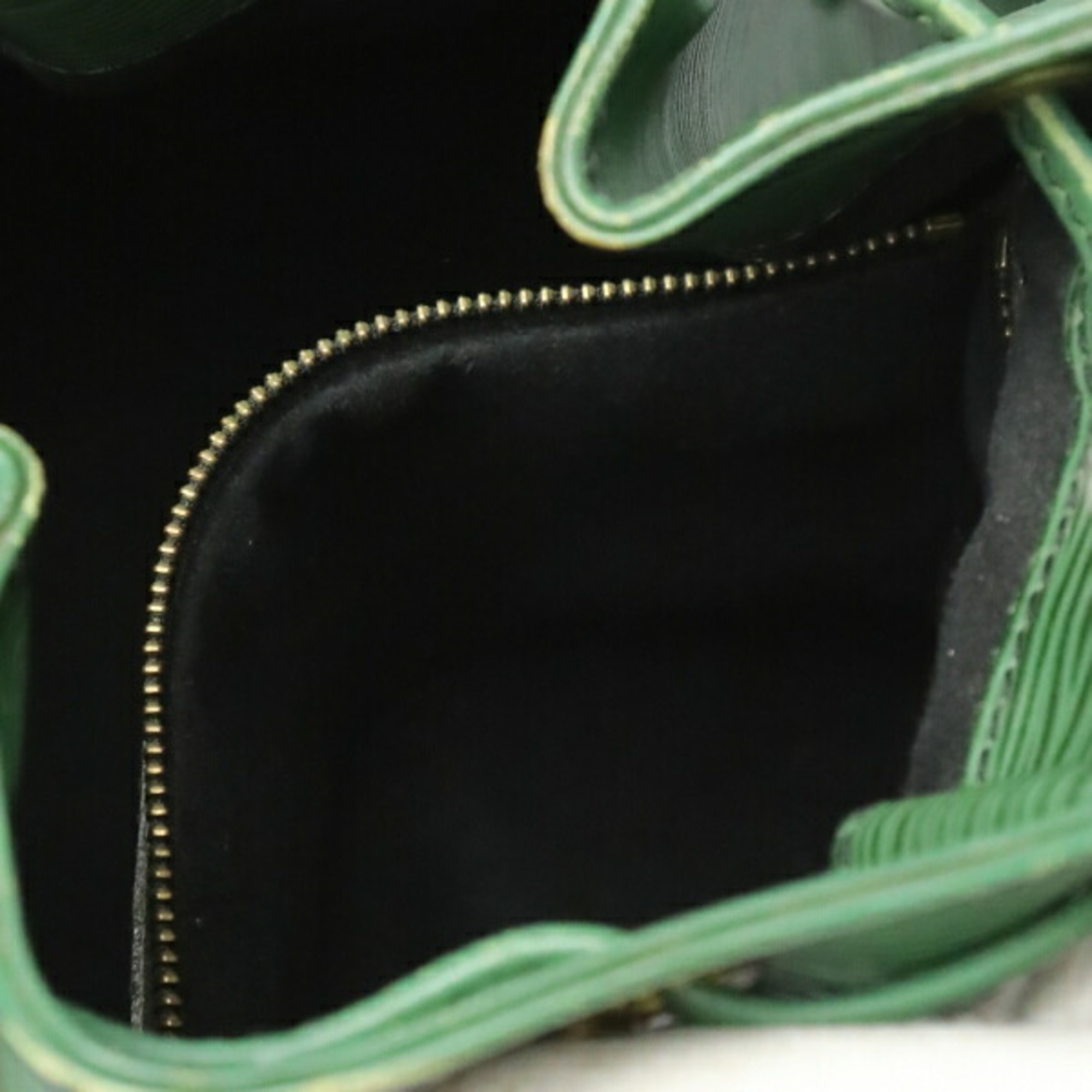 LOUIS VUITTON Petit Noe Epi Drawstring M44104 Louis Vuitton Borneo Green Shoulder Bag LV