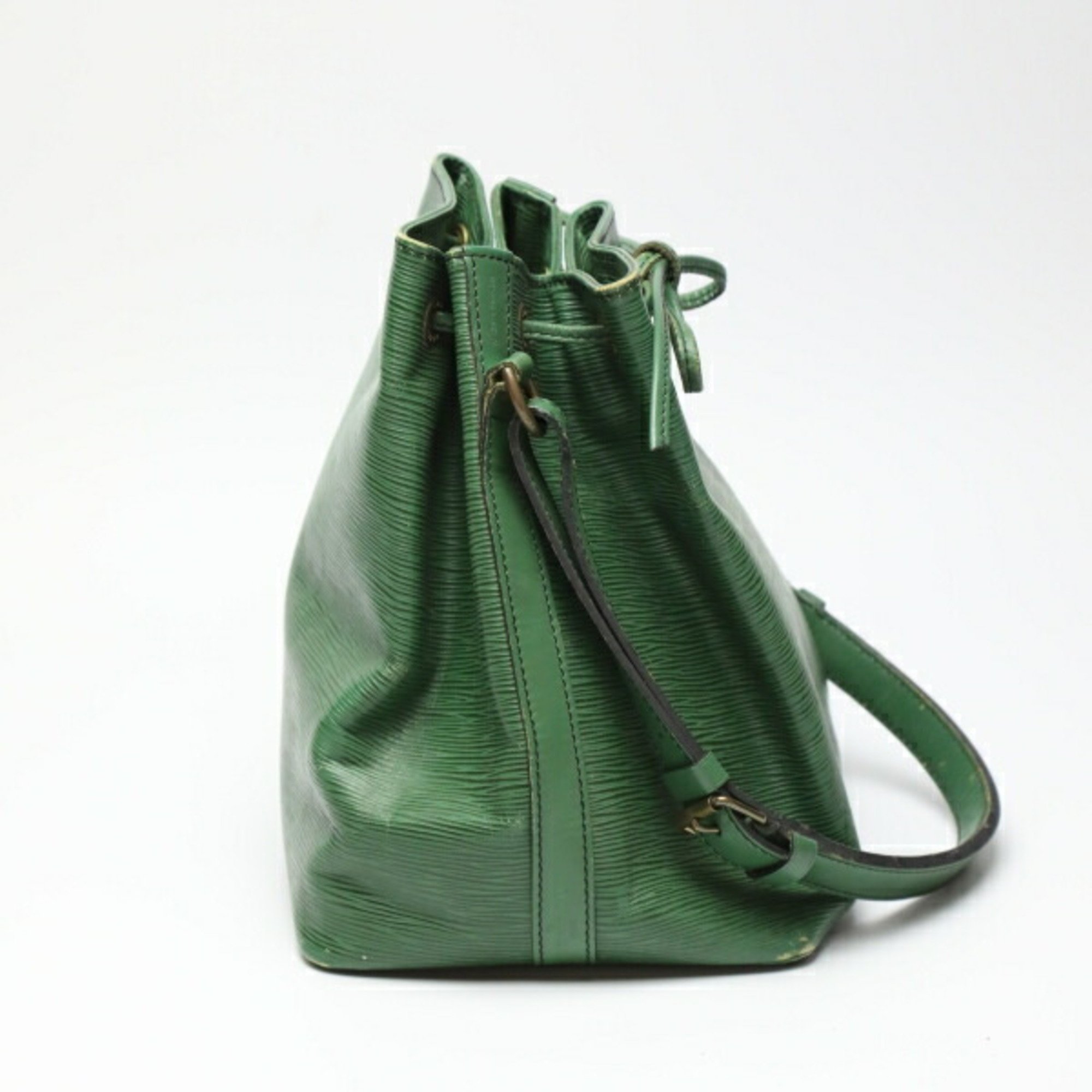 LOUIS VUITTON Petit Noe Epi Drawstring M44104 Louis Vuitton Borneo Green Shoulder Bag LV