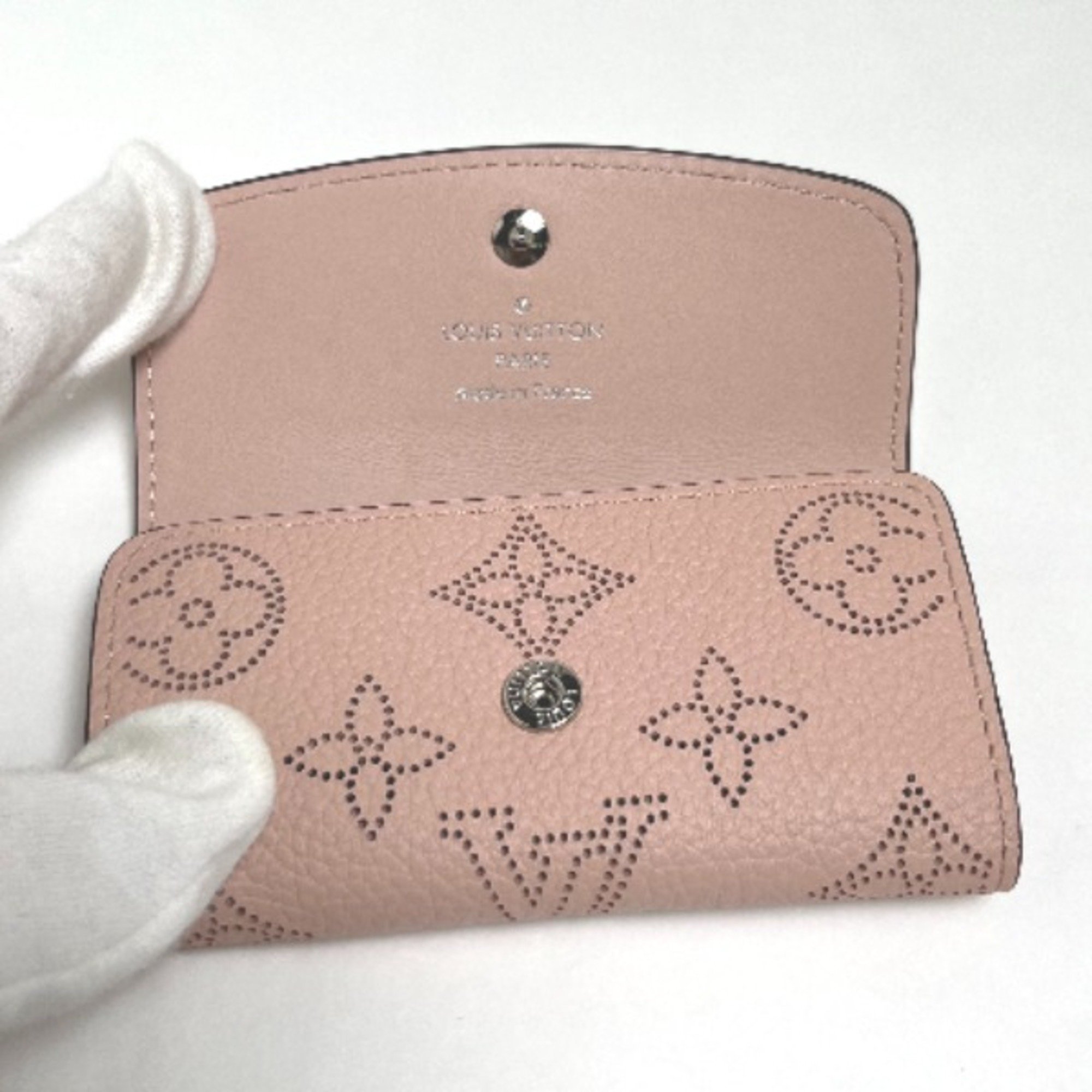 LOUIS VUITTON Multicle 4 Mahina key case M64056 Louis Vuitton Magnolia LV