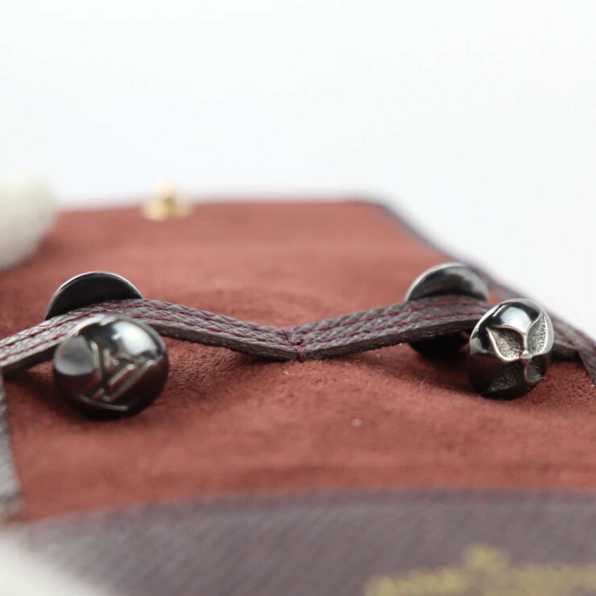 LOUIS VUITTON Louis Vuitton Bouton de Manchette Motif Cufflinks M30976 Silver 925 with Taiga Case