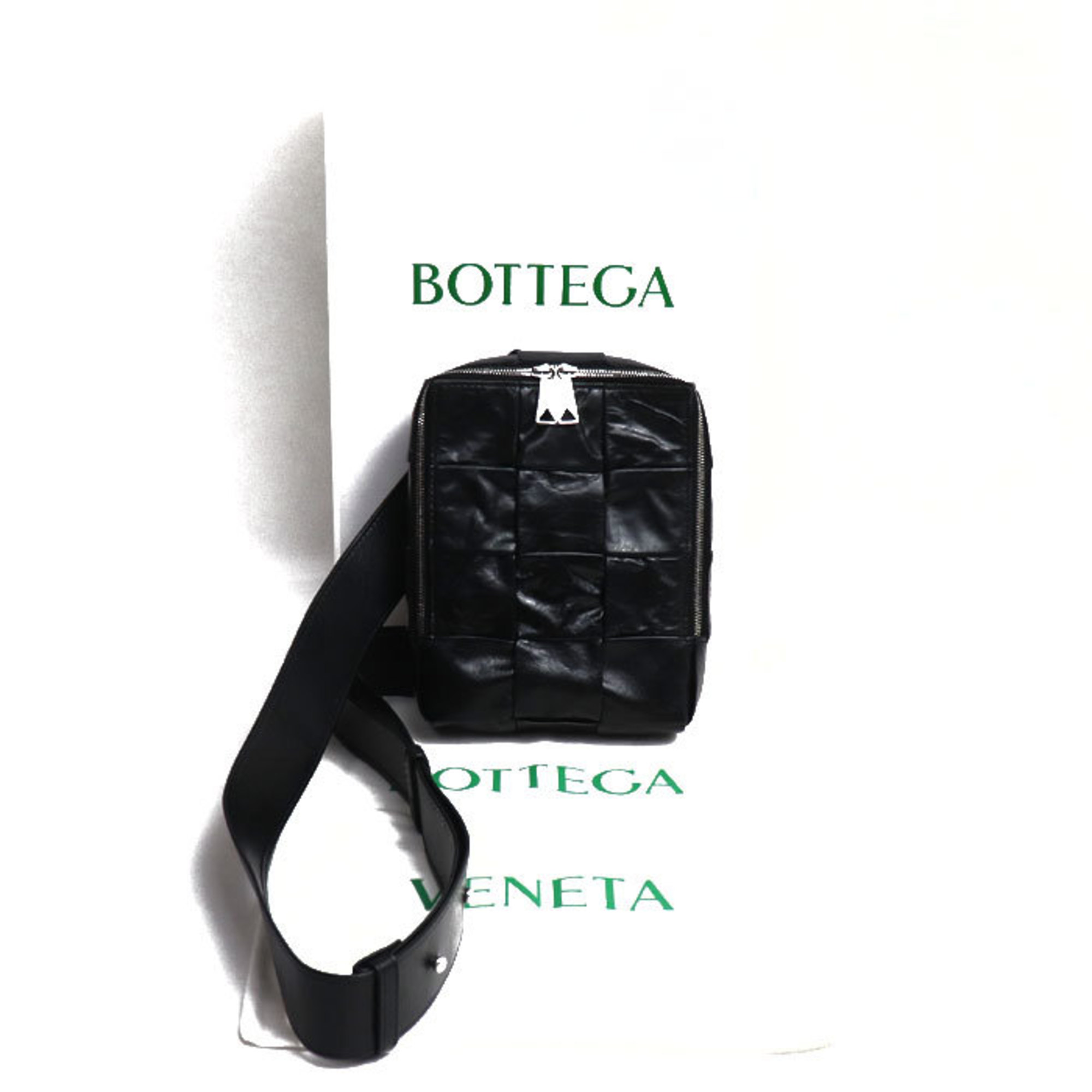 BOTTEGA VENETA Bottega Veneta Badett Cassette Sling Body Bag Black 701366