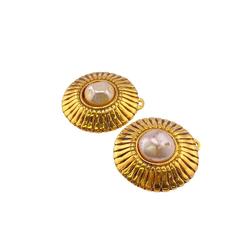 CHANEL fake pearl earrings gold