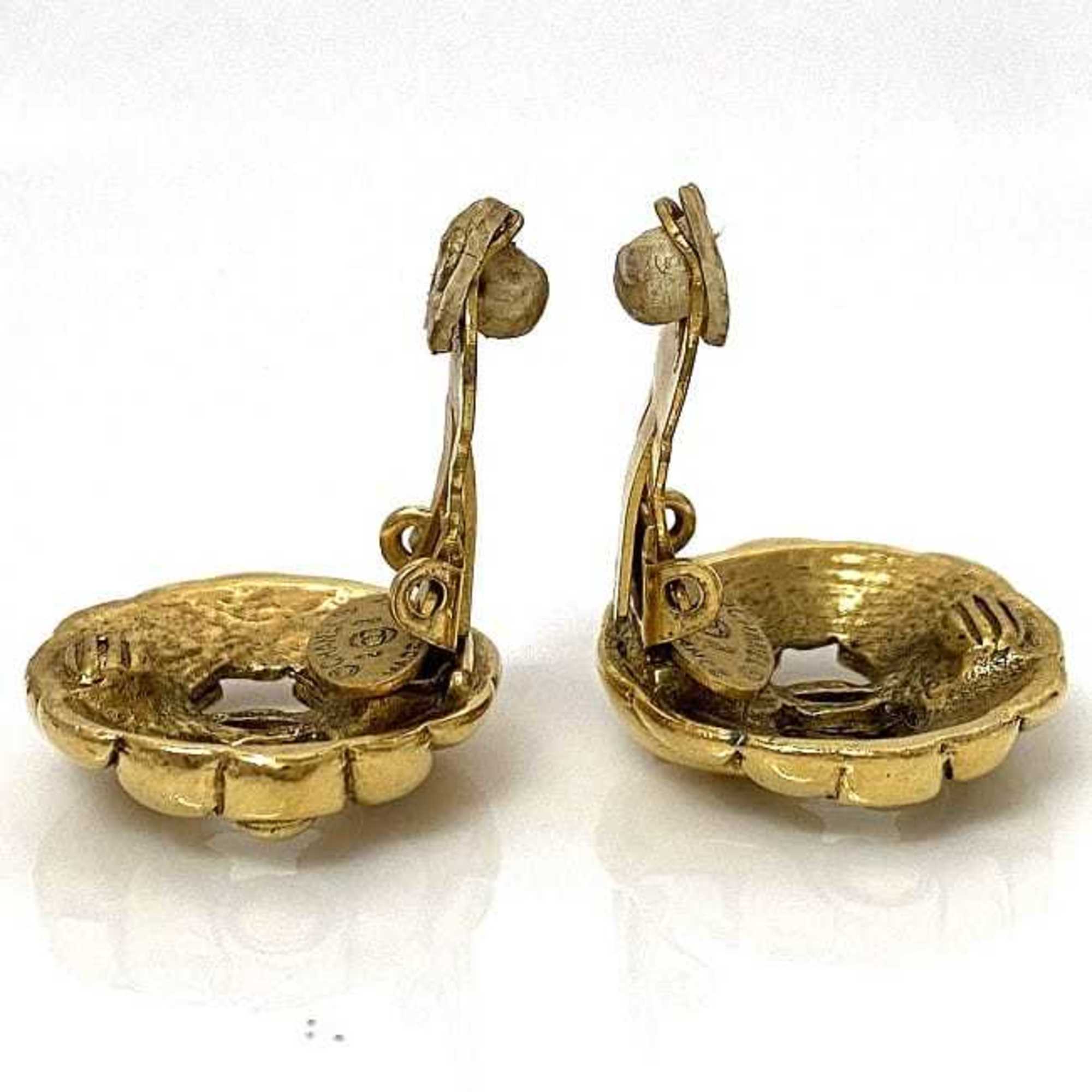 CHANEL earrings gold heremark GP 2 3 accessory clip ladies beautiful