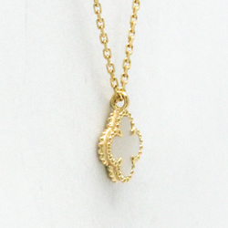 Van Cleef & Arpels Sweet Alhambra VCARF69100 Yellow Gold (18K) Shell Women,Men Fashion Pendant Necklace (Gold)