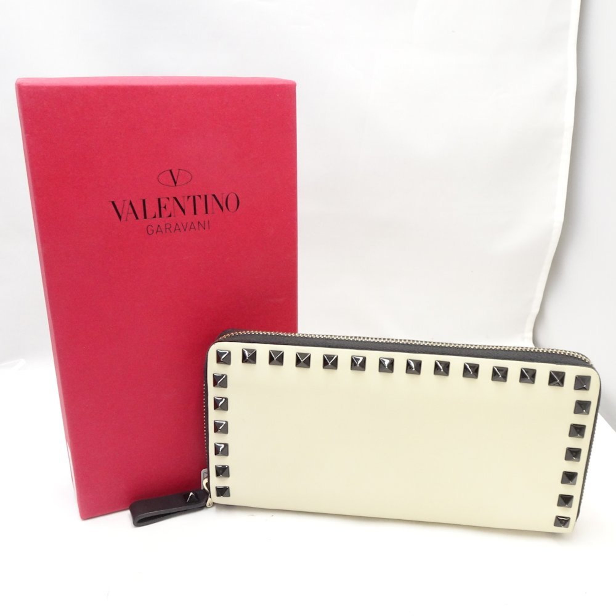 Valentino Garavani Round Zipper Studs JW0P0079VOQ Long Wallet Leather White 046027