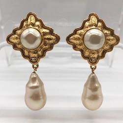 CHANEL earrings here mark gold metal