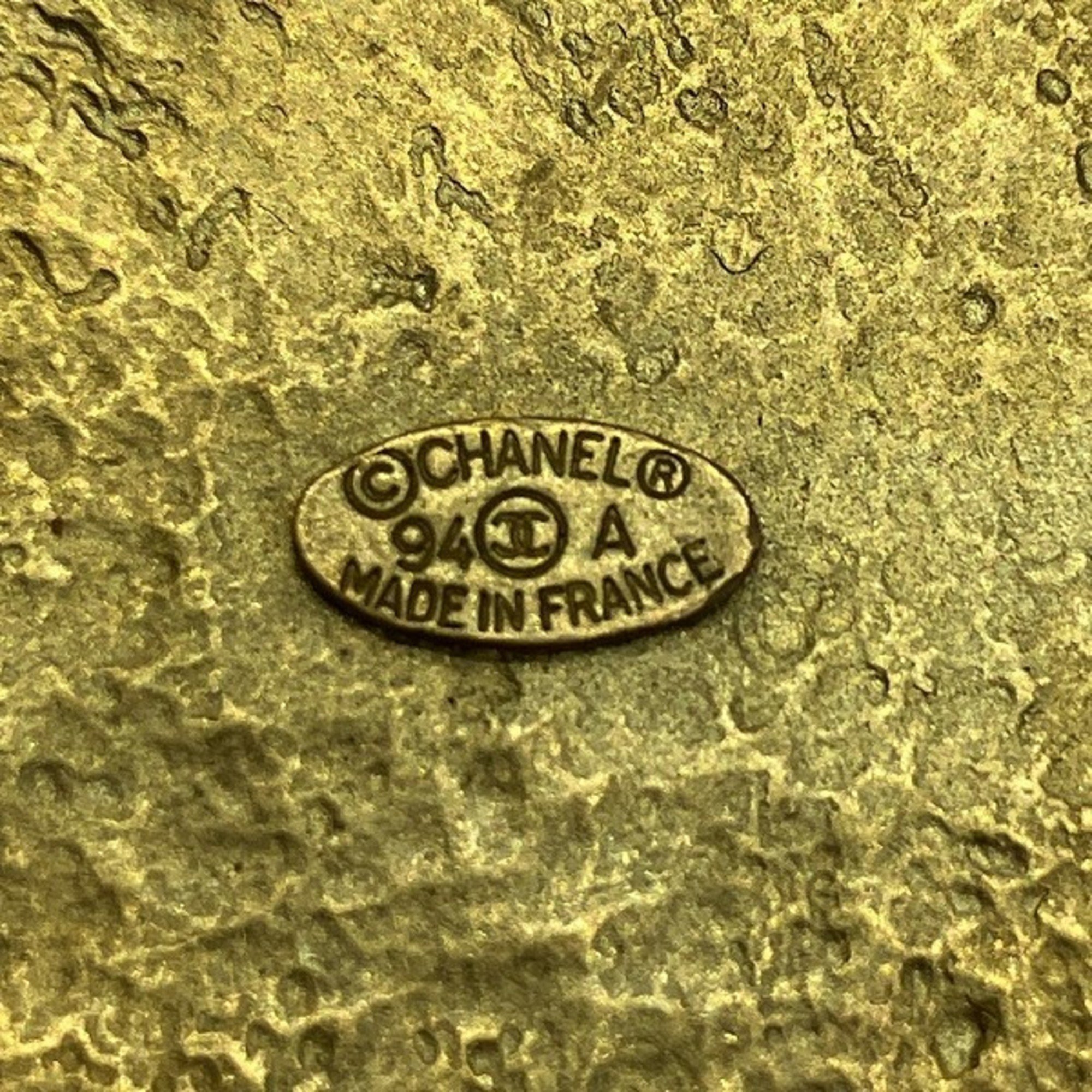 CHANEL Coco Mark Round Embossed Coin Gold 94A Brand Accessories Brooch Ladies