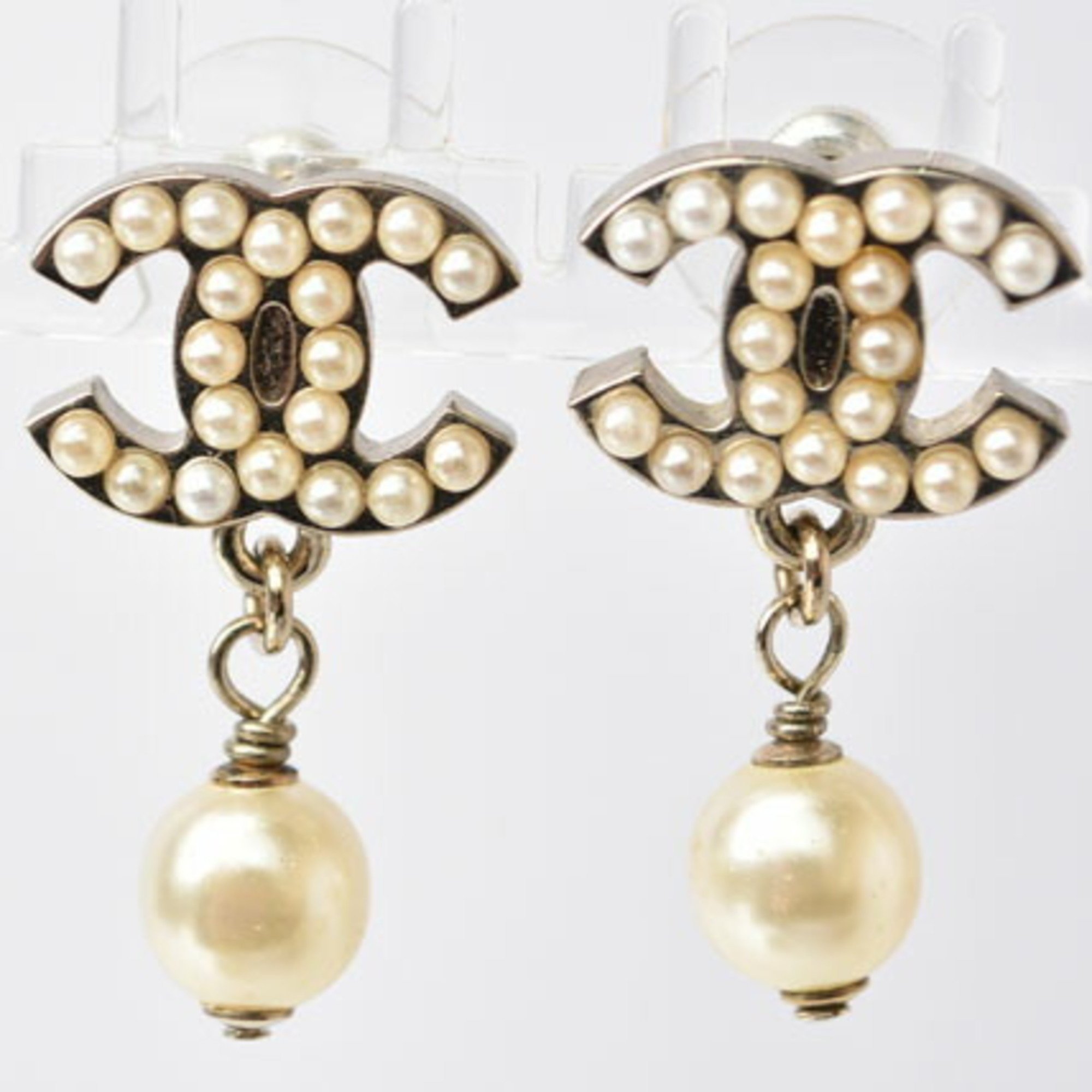 CHANEL earrings CC motif here mark swing pearl gold white