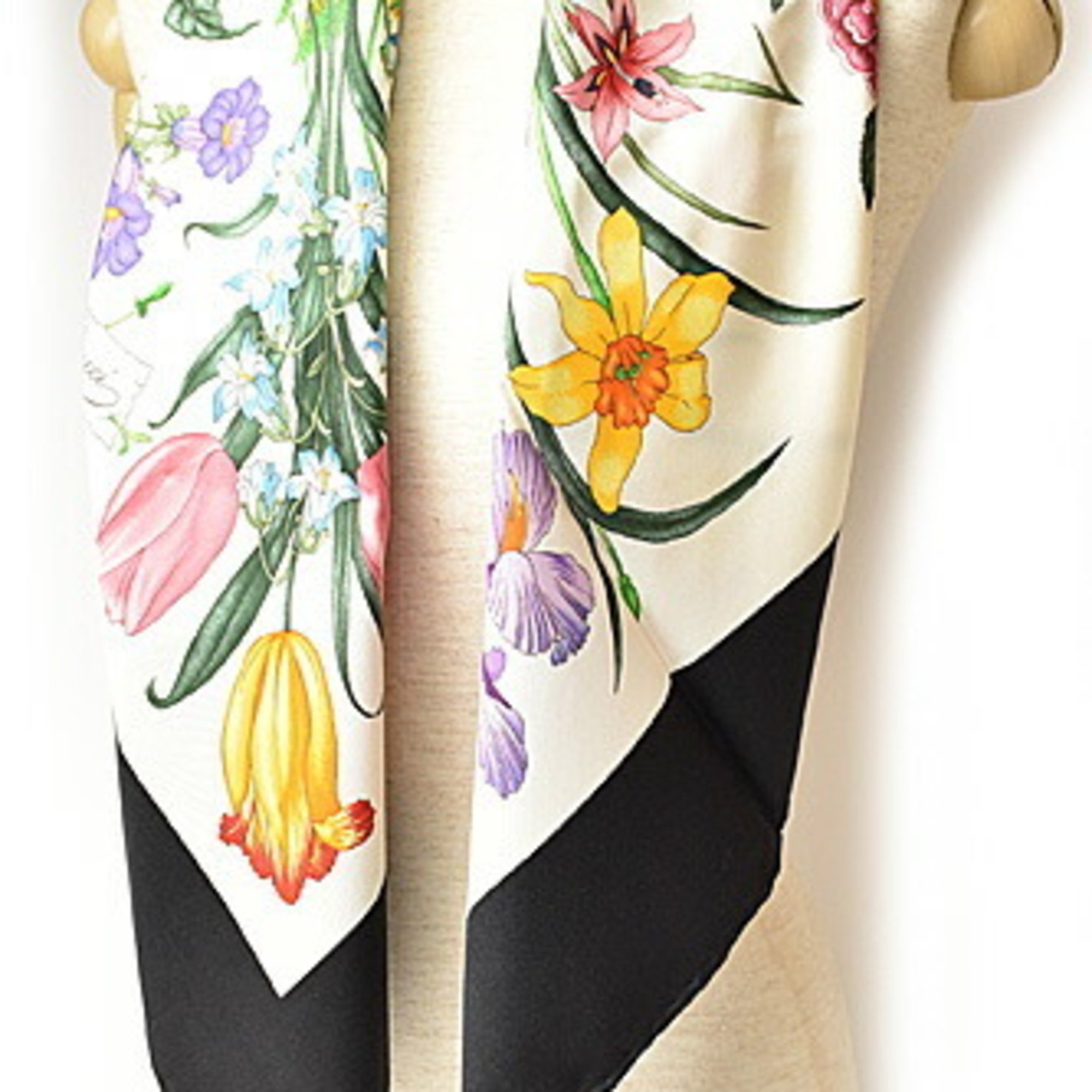 Gucci Scarf Muffler GUCCI Silk Black White Flower Multi