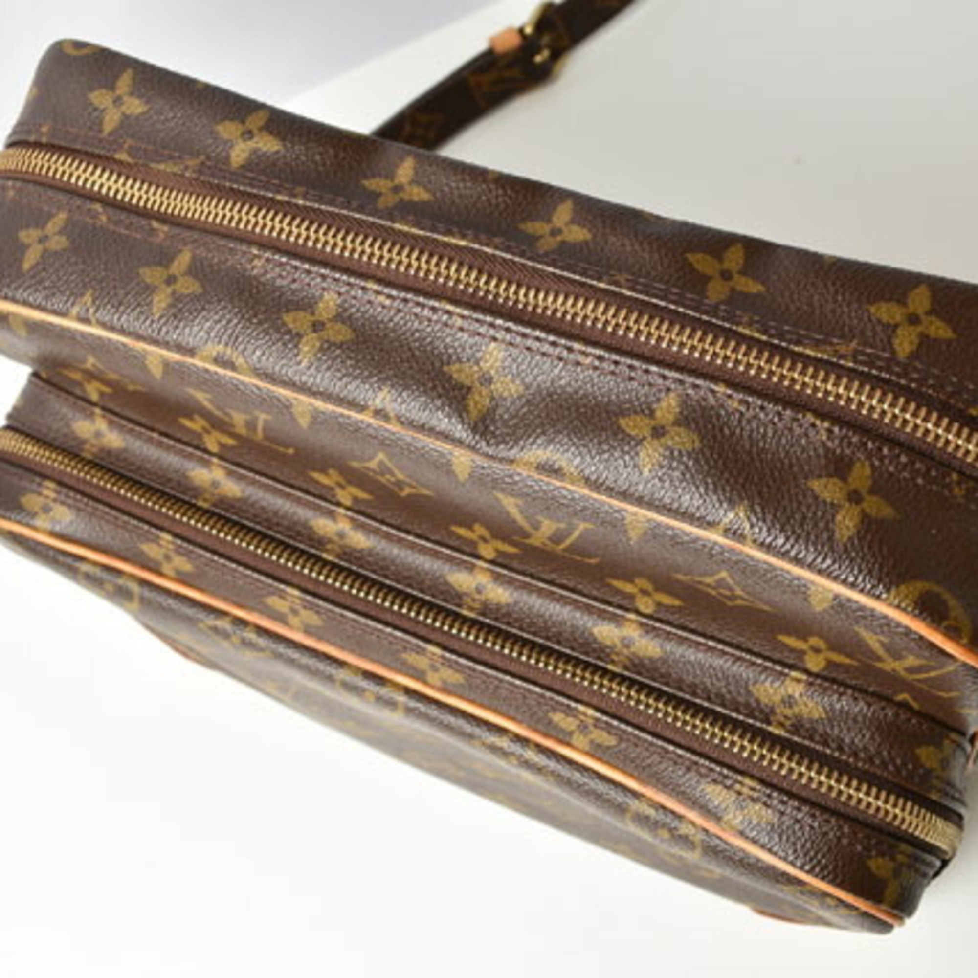 Louis Vuitton Shoulder Bag Pochette LOUIS VUITTON Nile M45244 Monogram