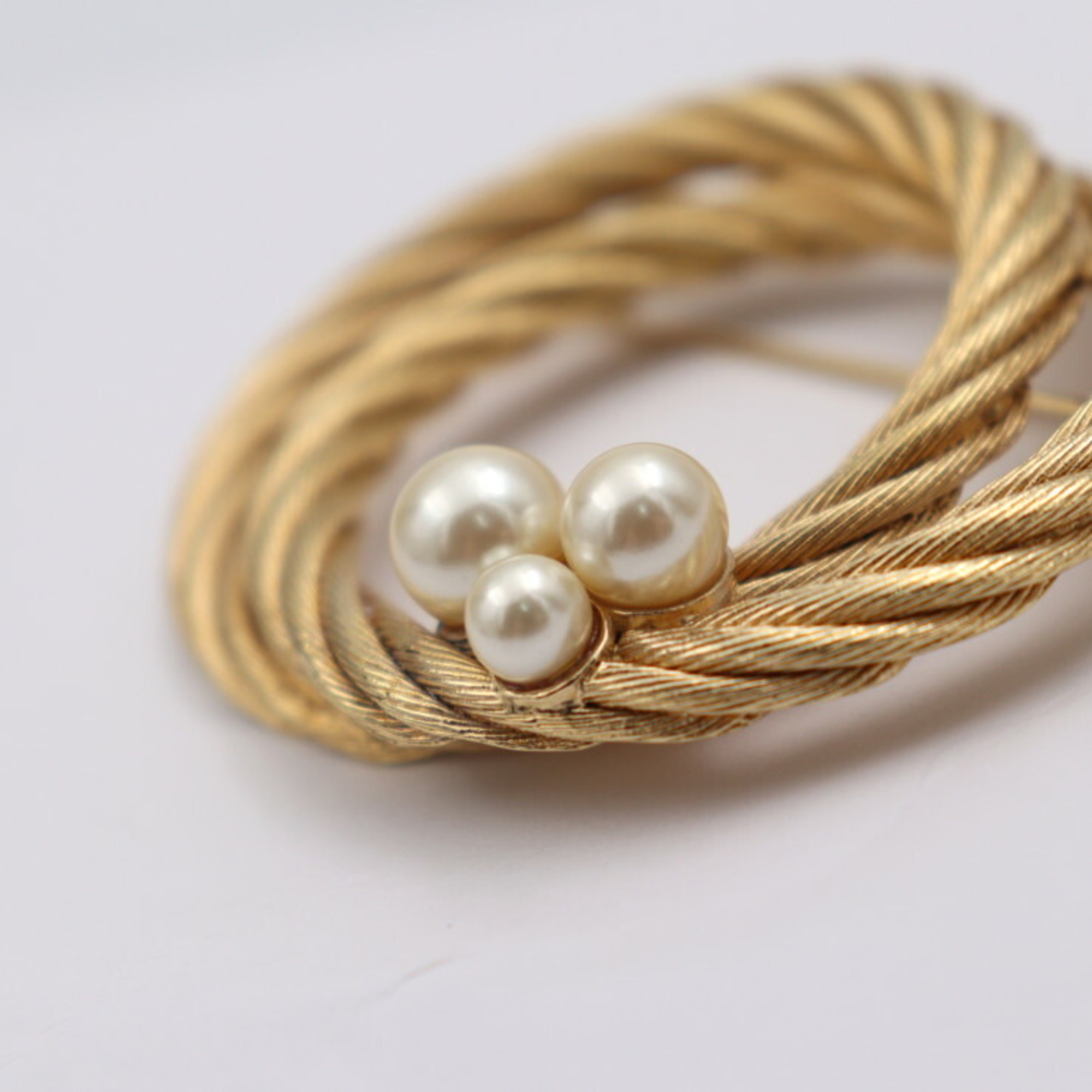 Christian Dior Pin Brooch Metal Gold Faux Pearl Rope