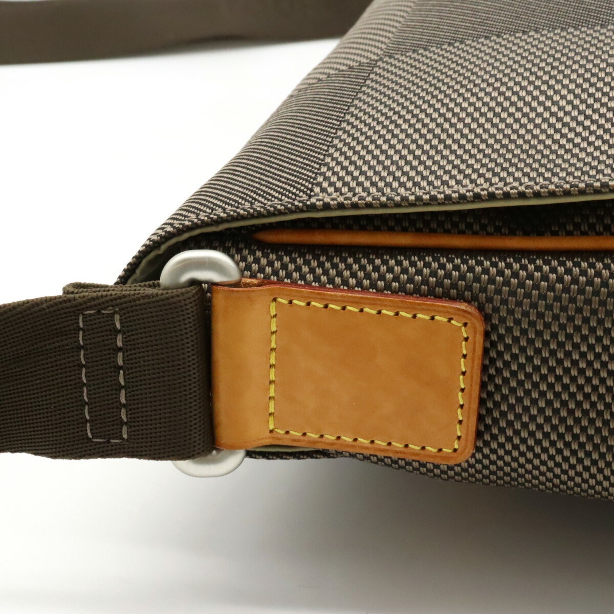 LOUIS VUITTON Damierjean Petit Messager Shoulder Bag Tail M93617
