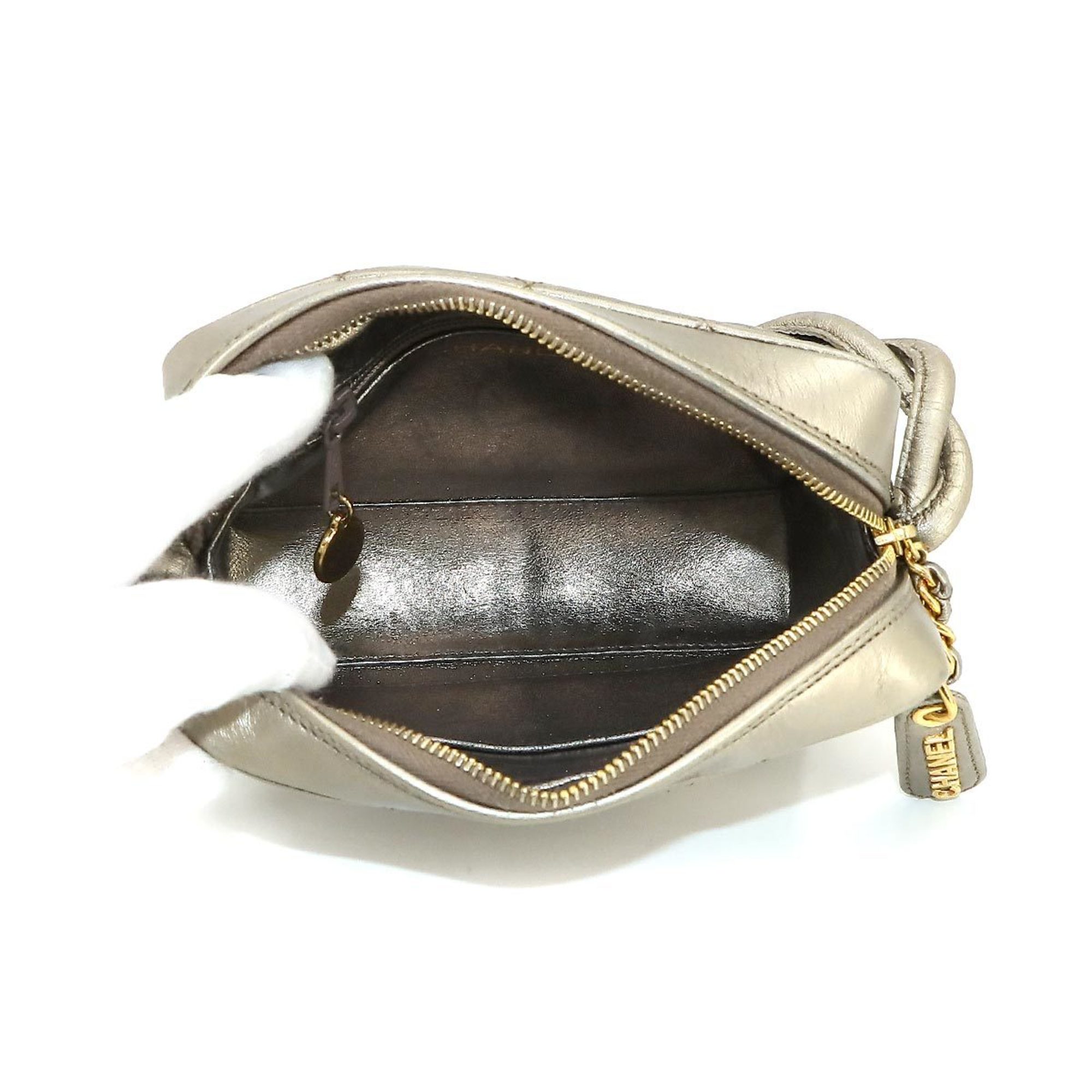 CHANEL Matelasse Shoulder Bag Leather Gold Hardware