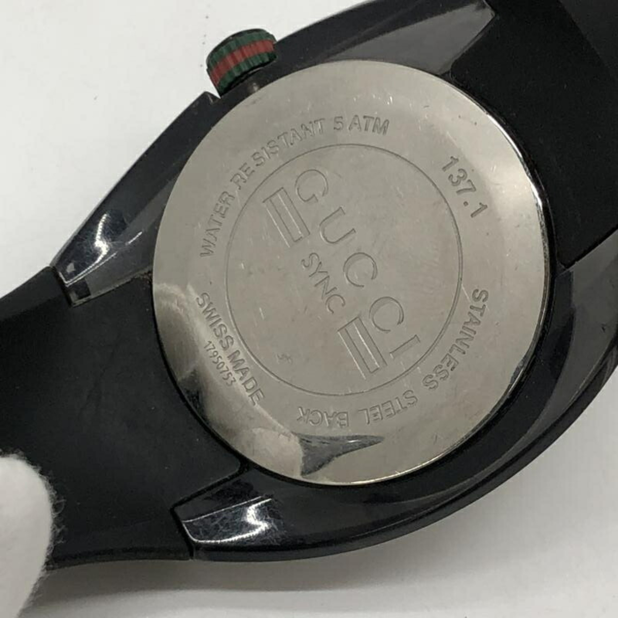 GUCCI SYNK 137.1 Quartz Gucci Sync Wristwatch with scratches on windshield
