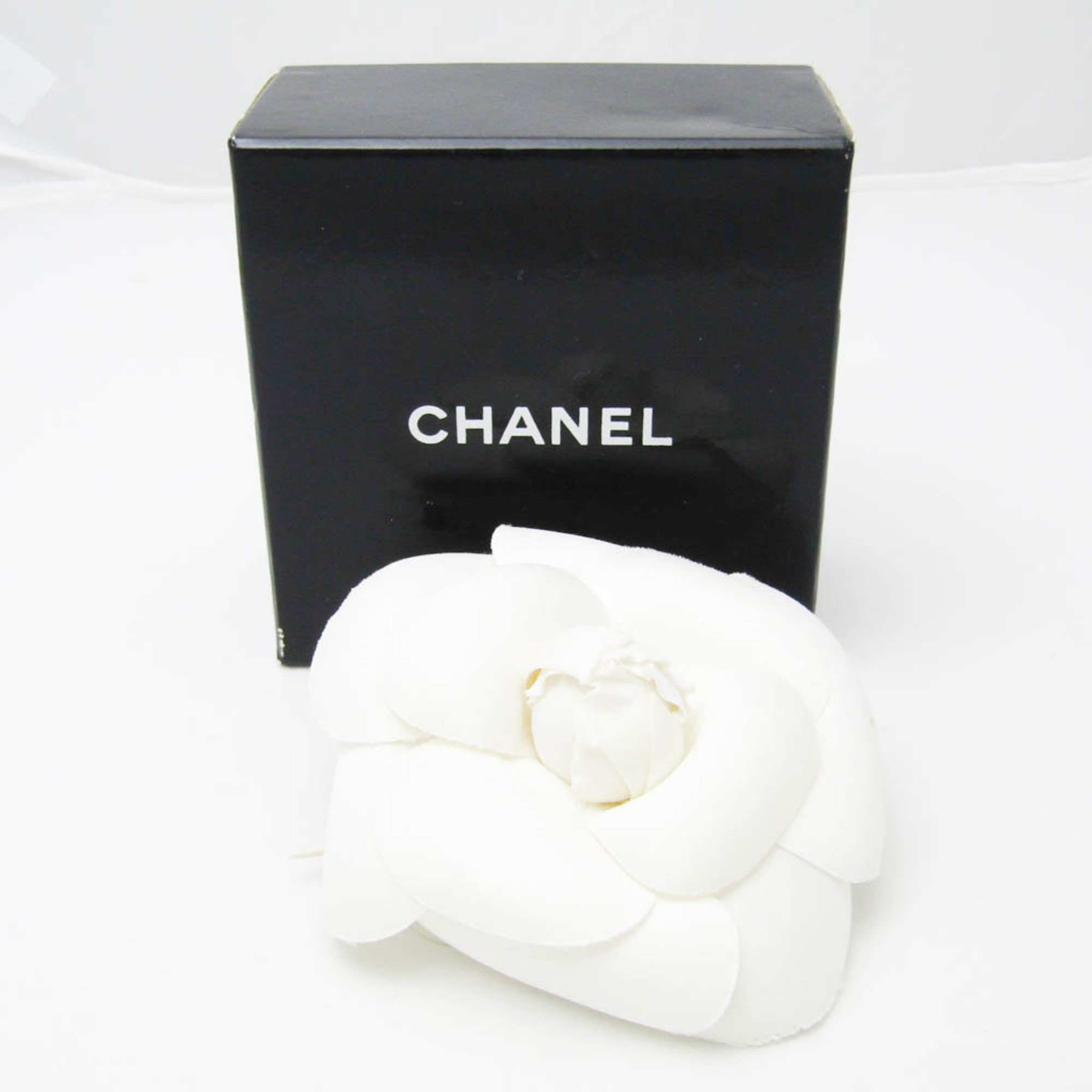 Chanel Camellia Metal,Satin Corsage Gold,White