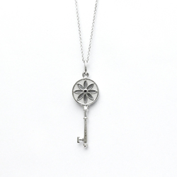 Tiffany Daisy Key White Gold (18K) Sapphire Men,Women Fashion Pendant Necklace (Silver)